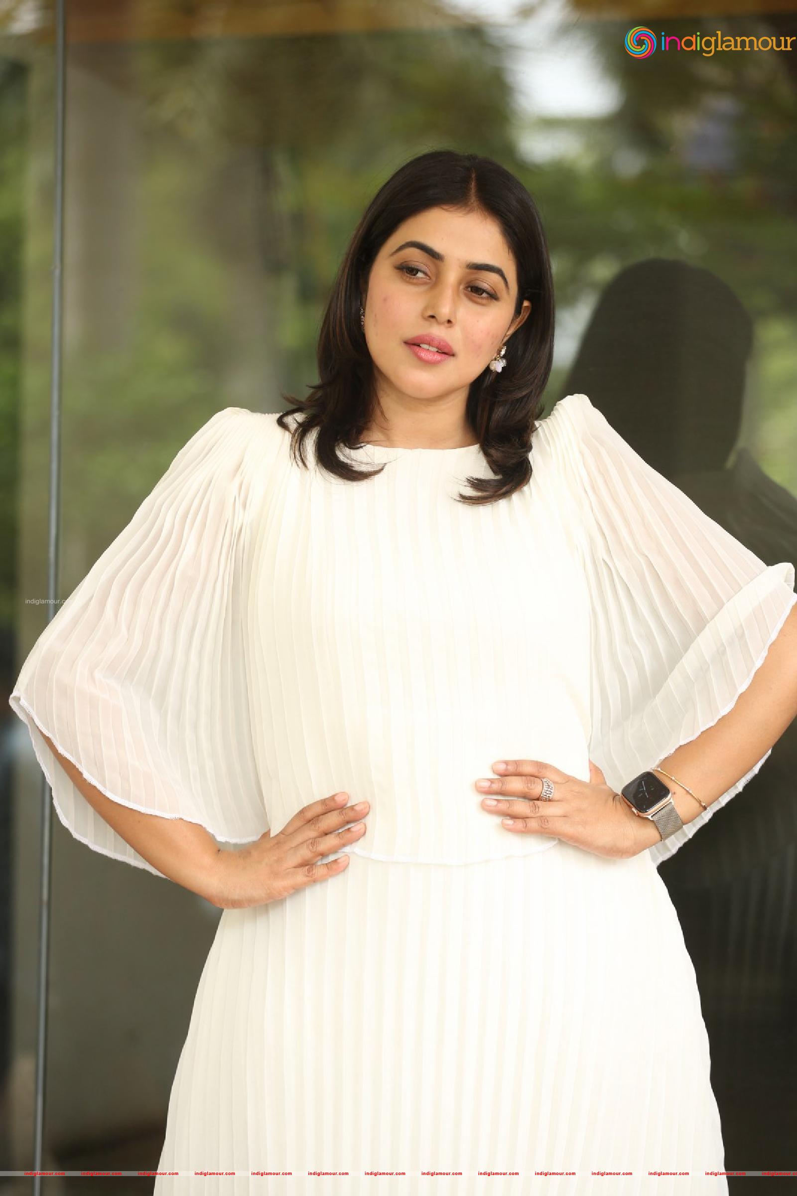 Poorna Actress hd photo
