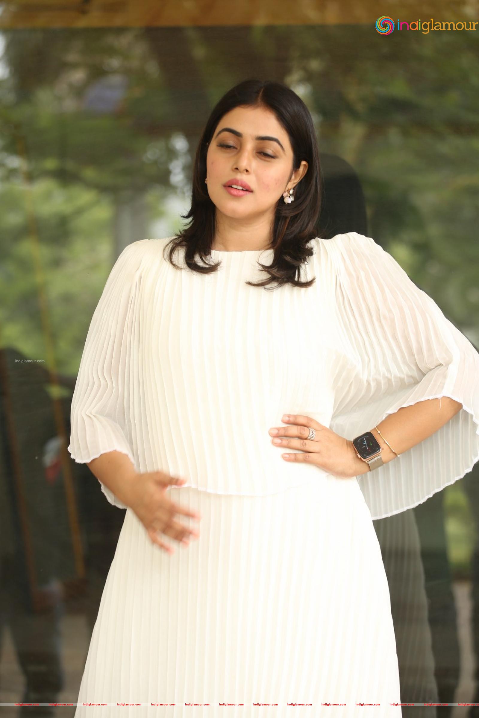 Poorna Actress hd photo