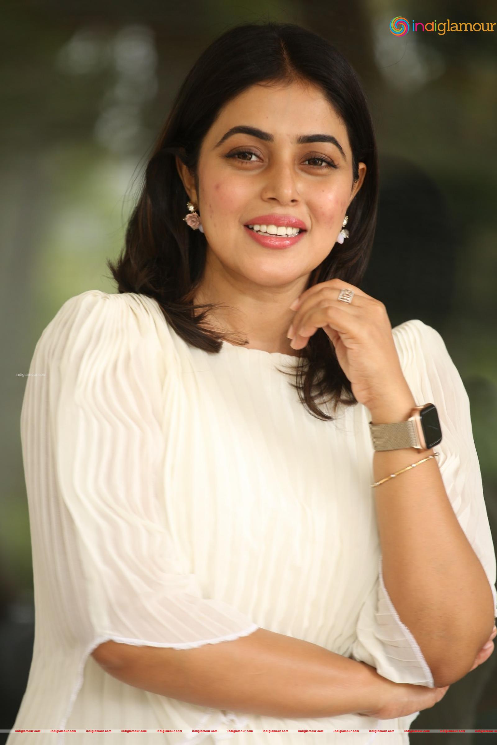Poorna Actress hd photo