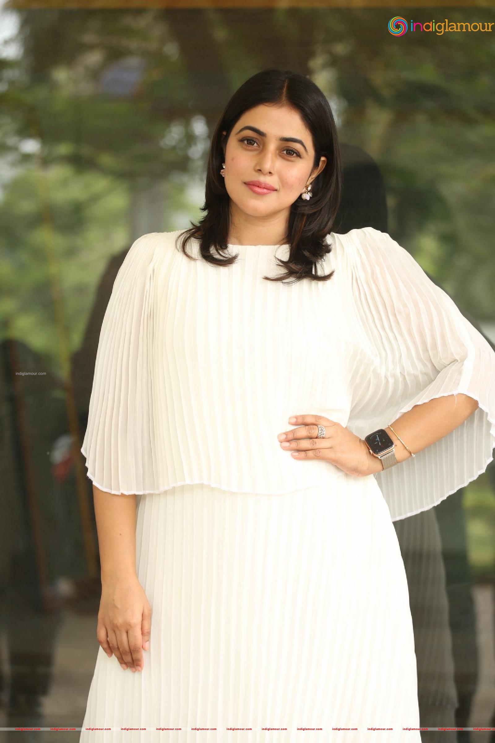 Poorna Actress hd photo