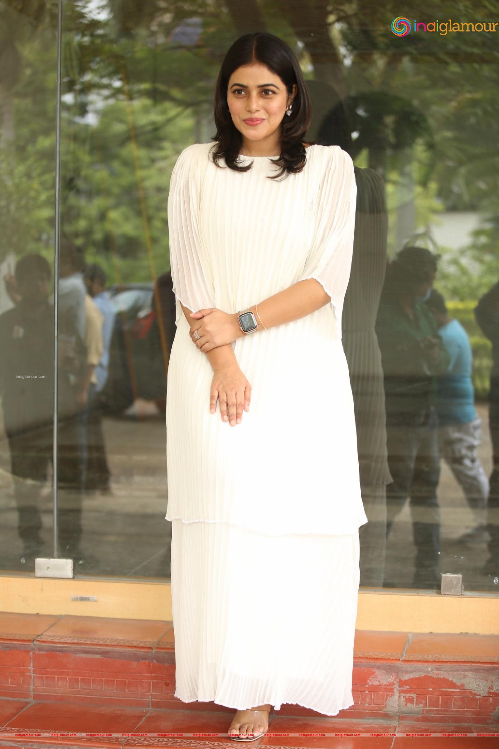 Poorna Actress hd photo
