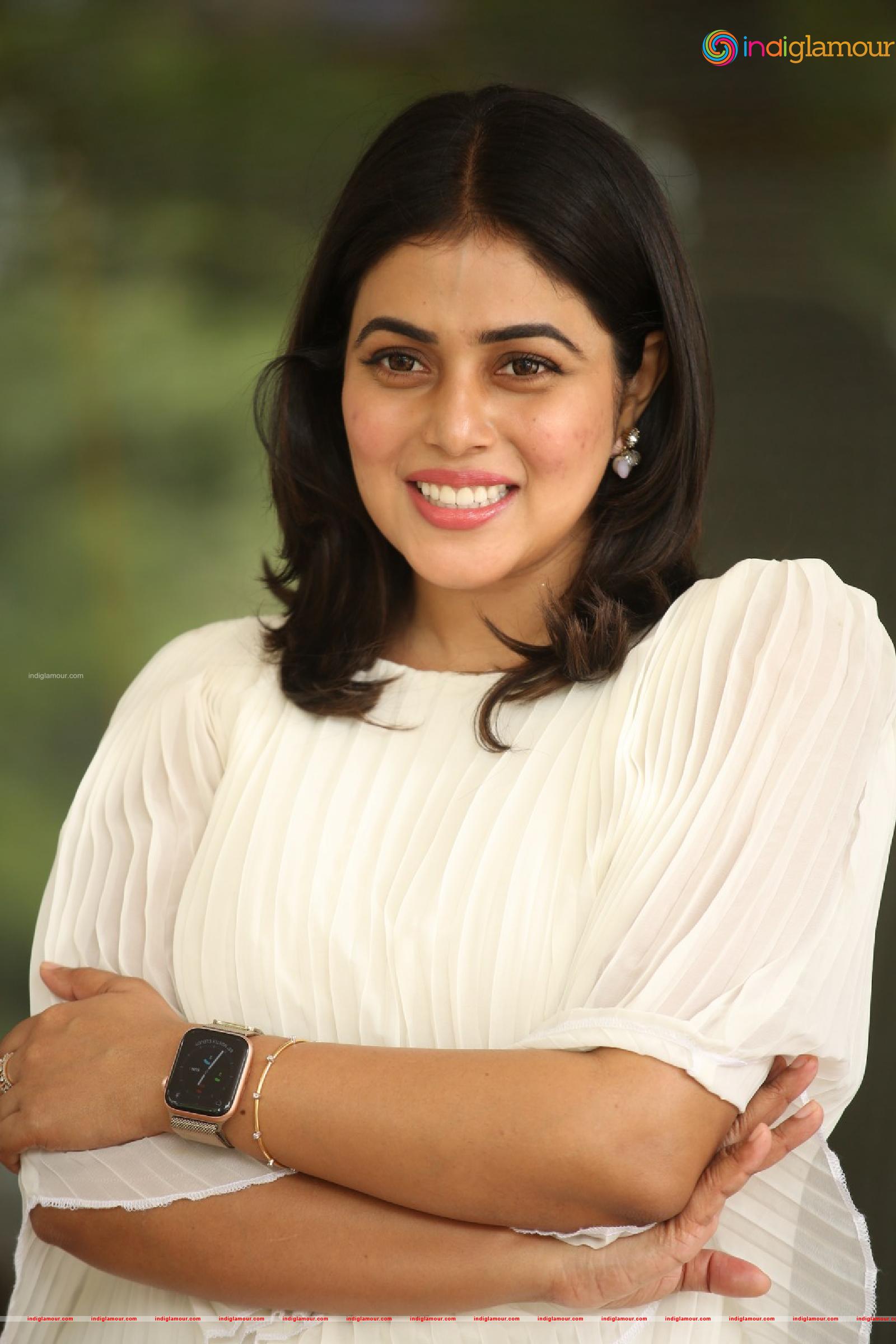 Poorna Actress hd photo