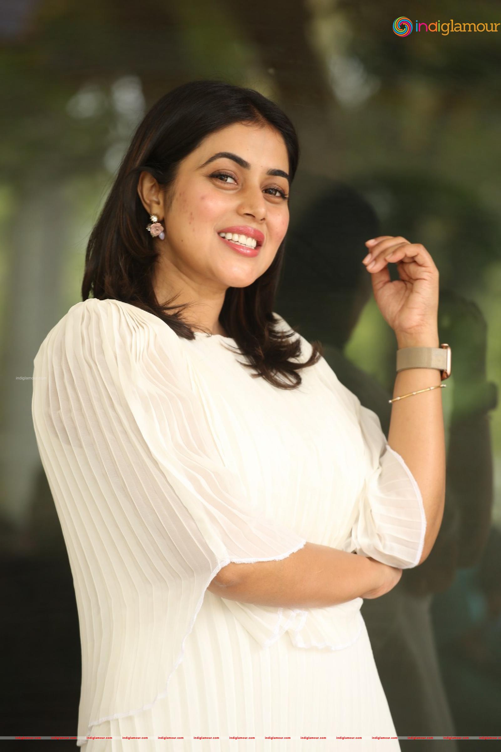 Poorna Actress hd photo