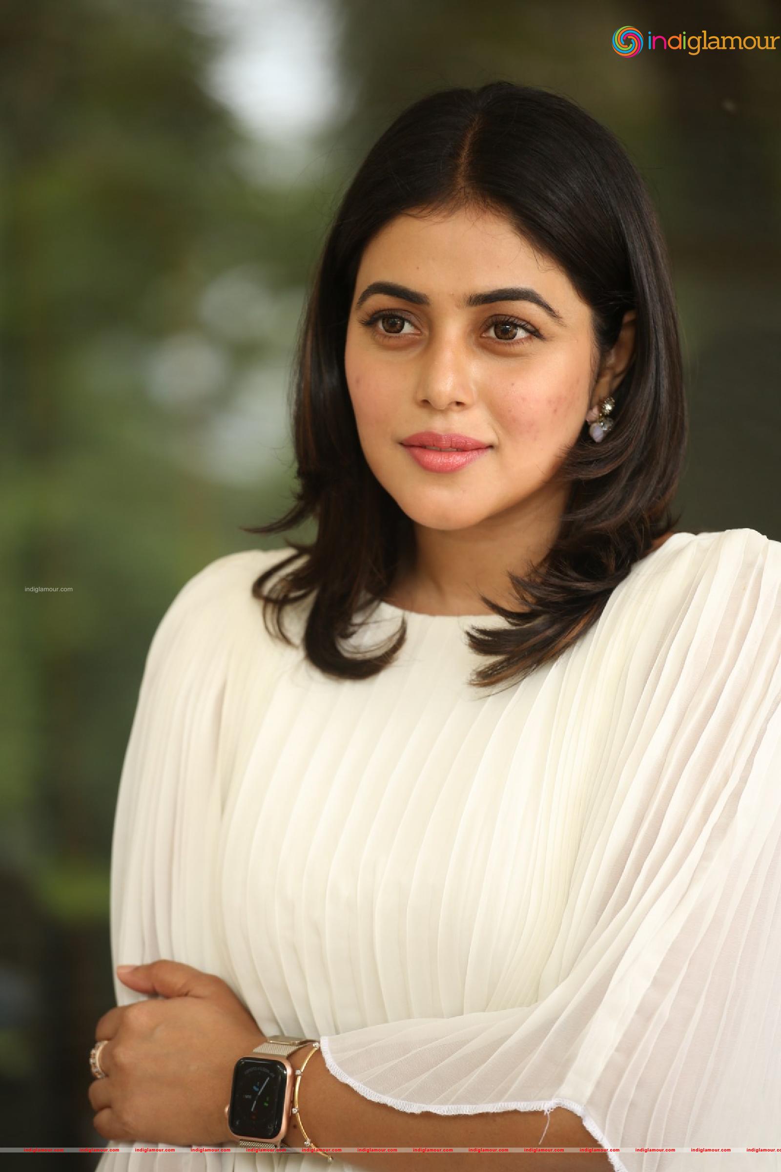 Poorna Actress hd photo