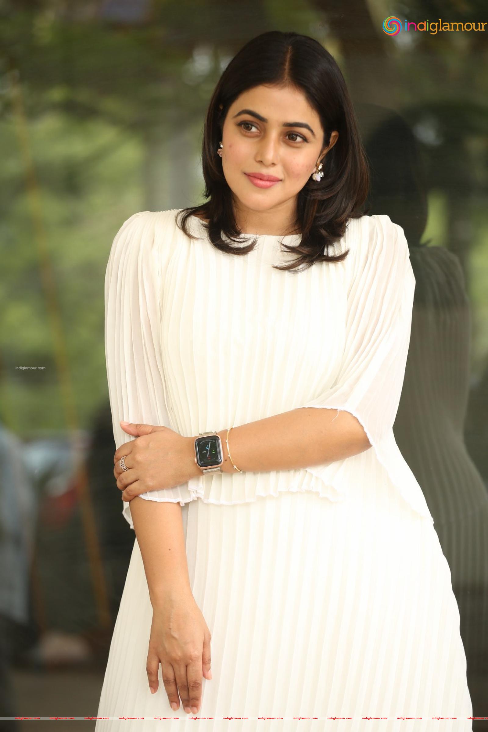 Poorna Actress hd photo