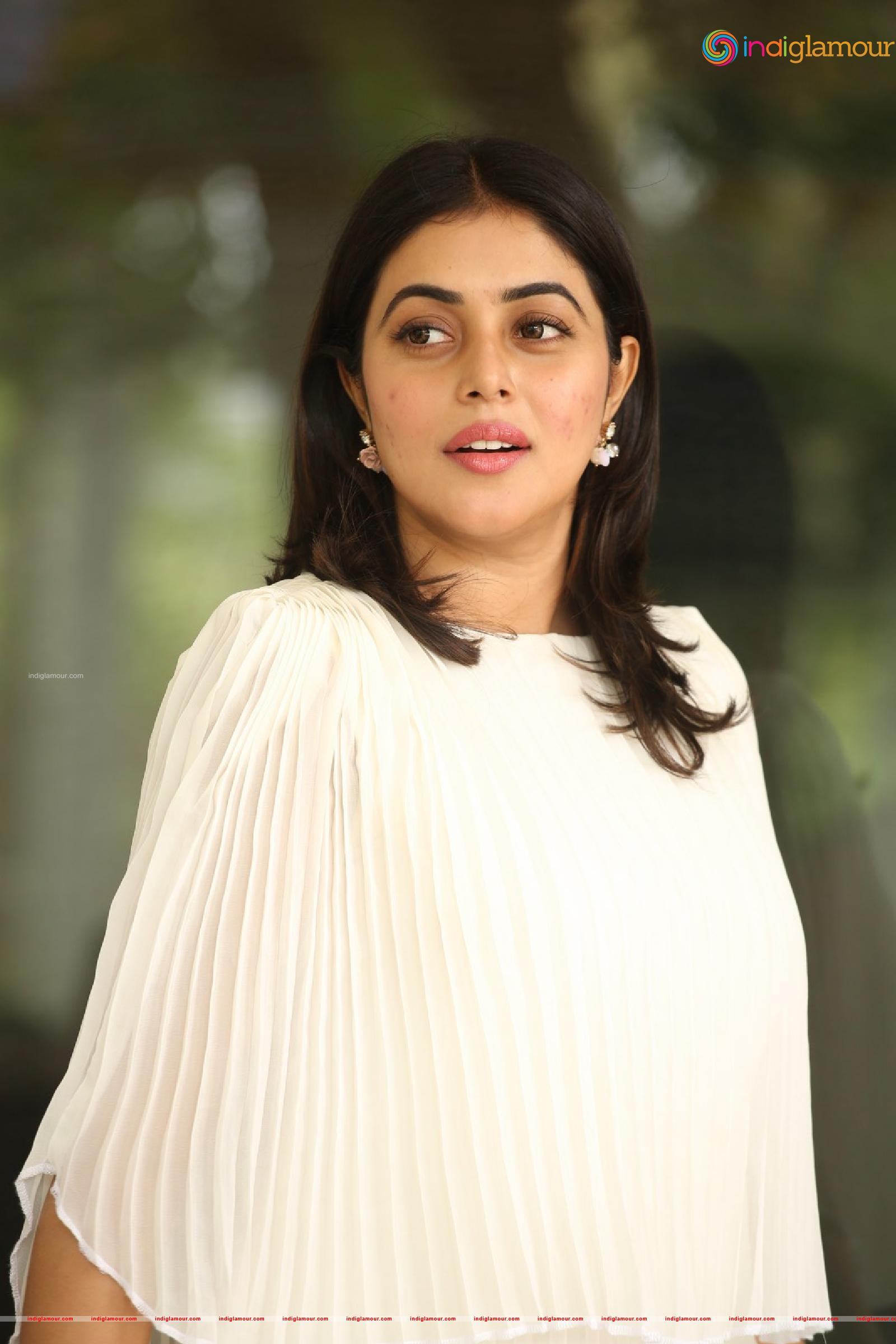 Poorna Actress hd photo