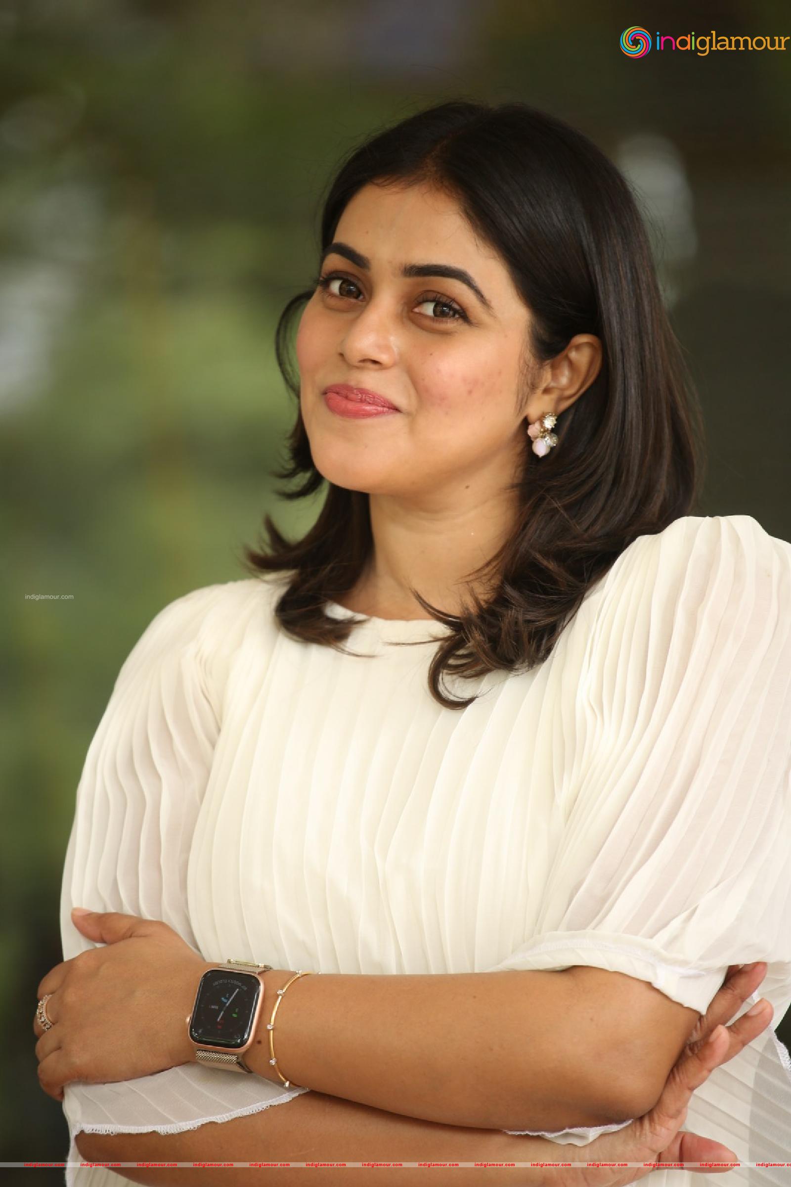 Poorna Actress hd photo
