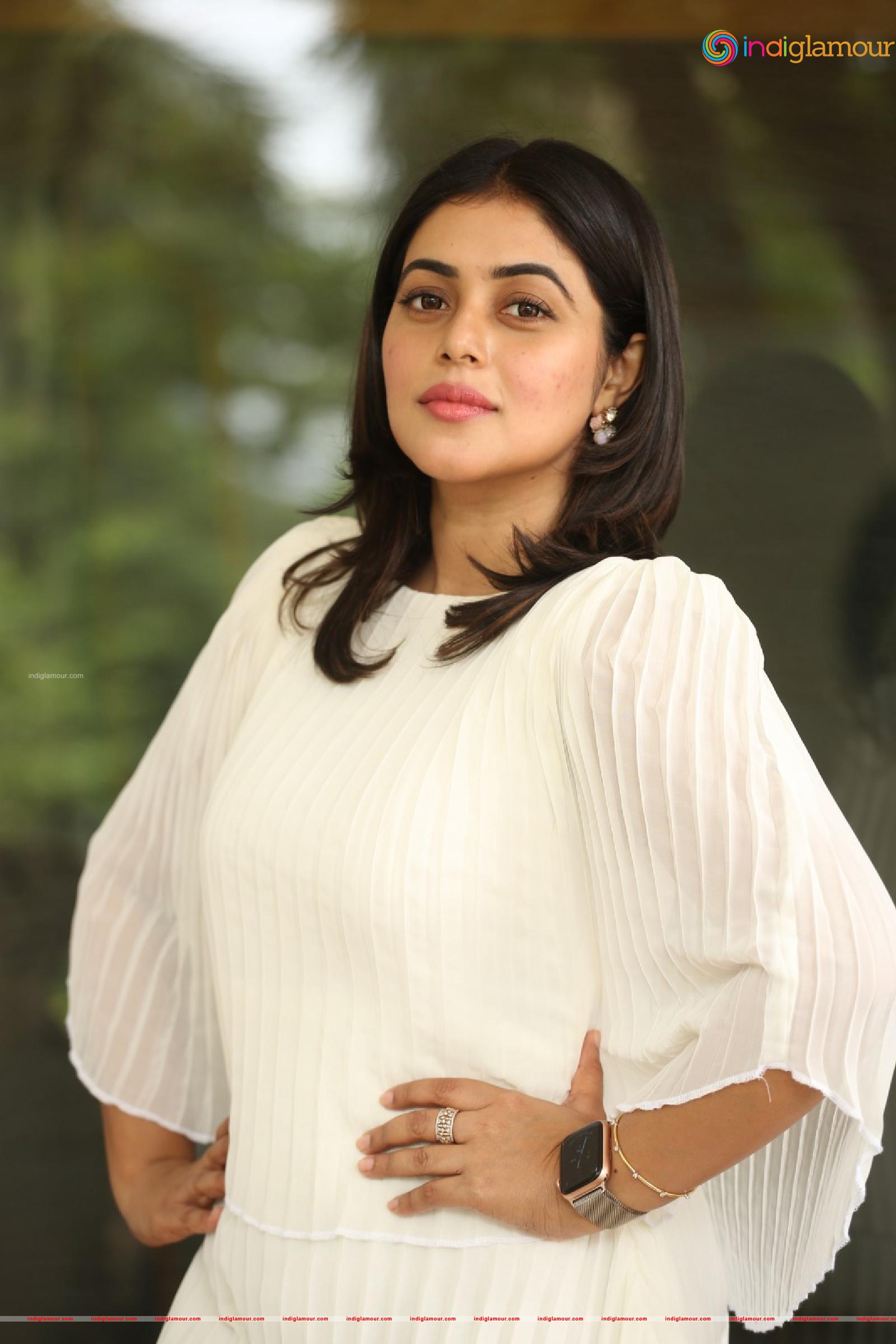 Poorna Actress hd photo