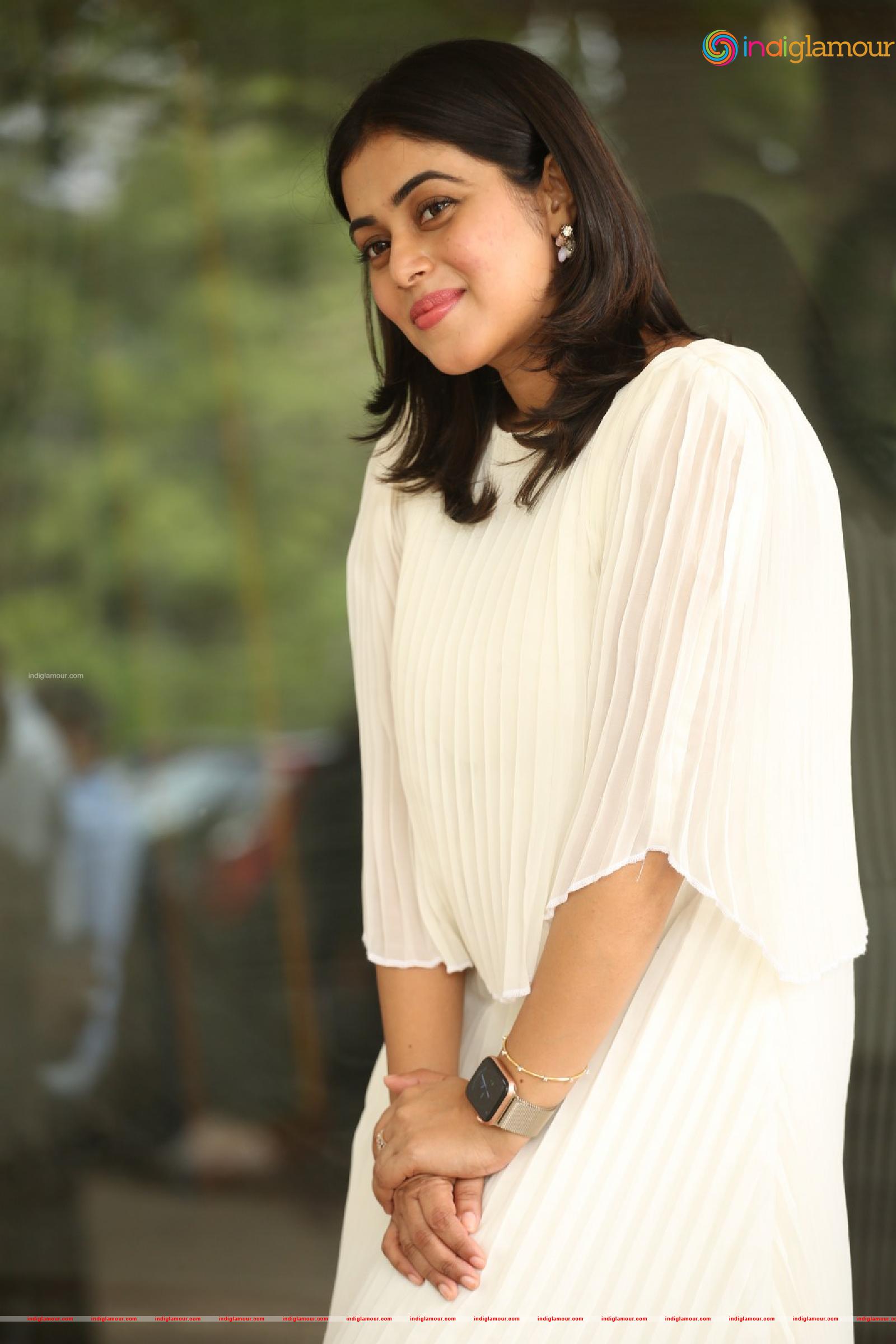 Poorna Actress hd photo