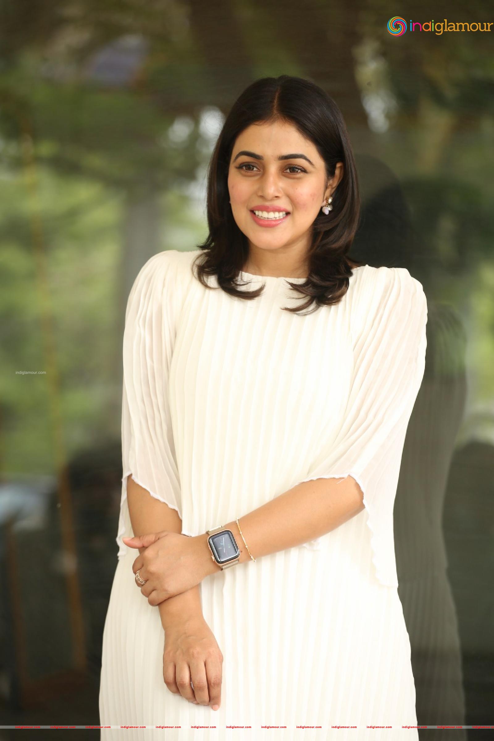 Poorna Actress hd photo