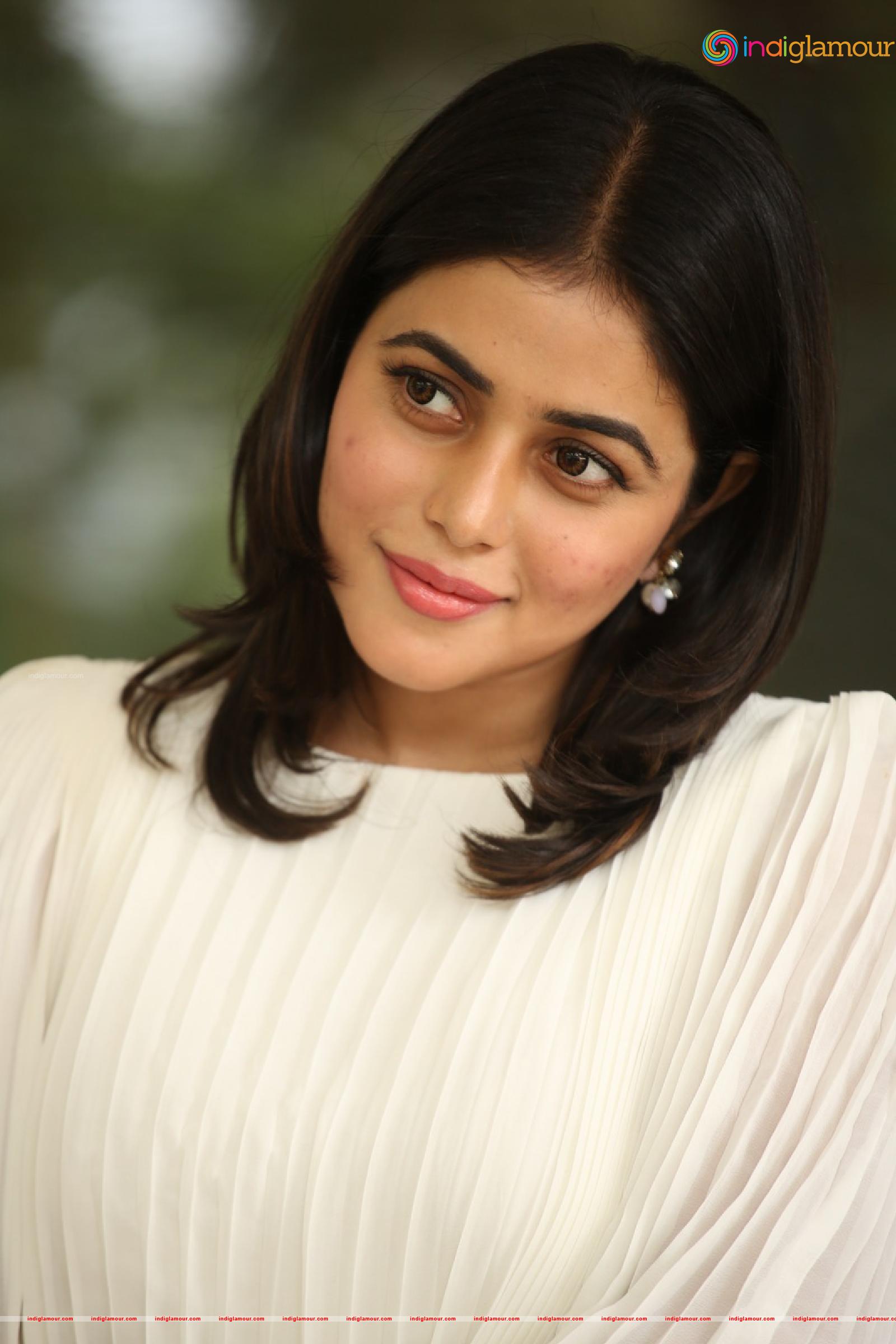 Poorna Actress hd photo