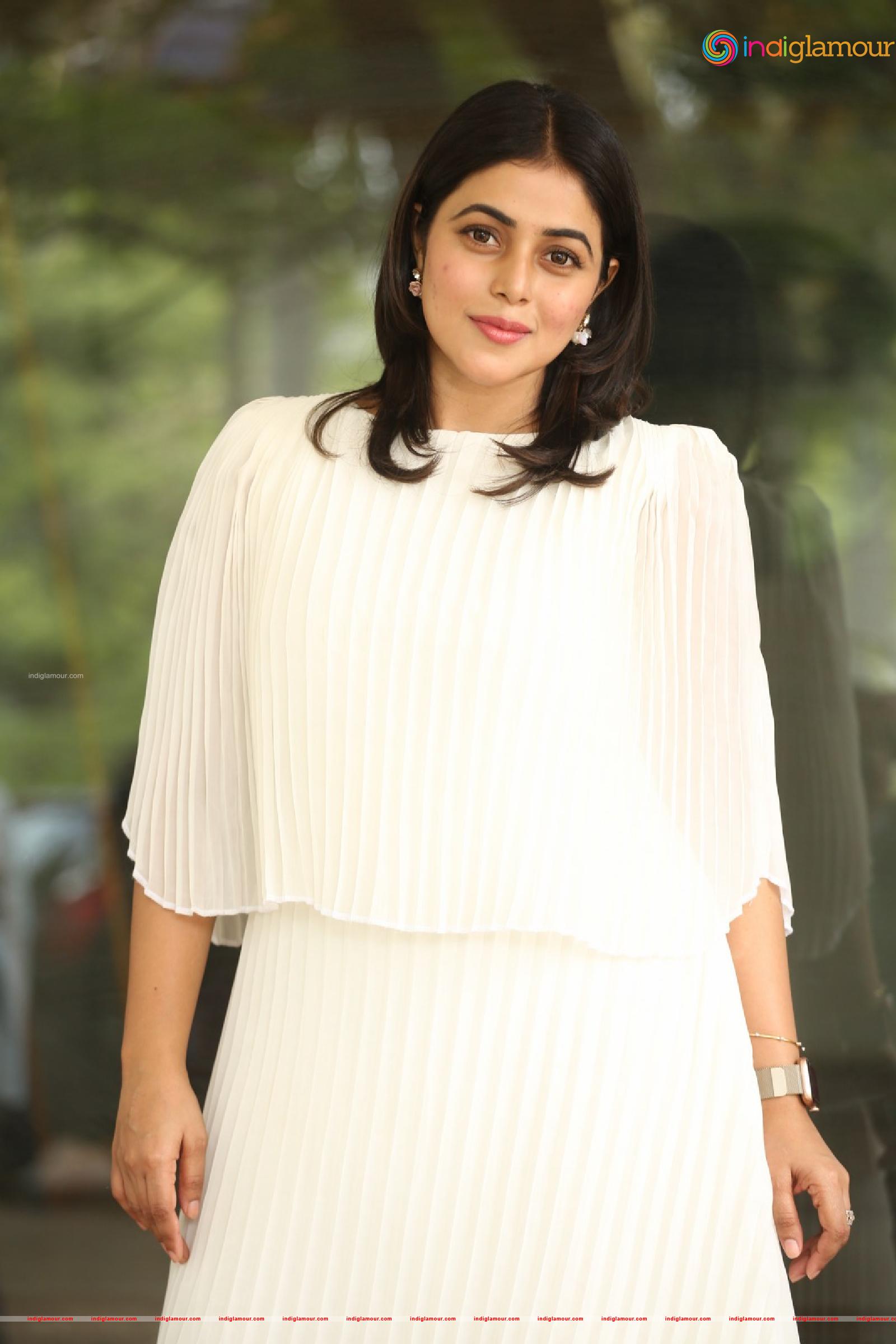 Poorna Actress hd photo