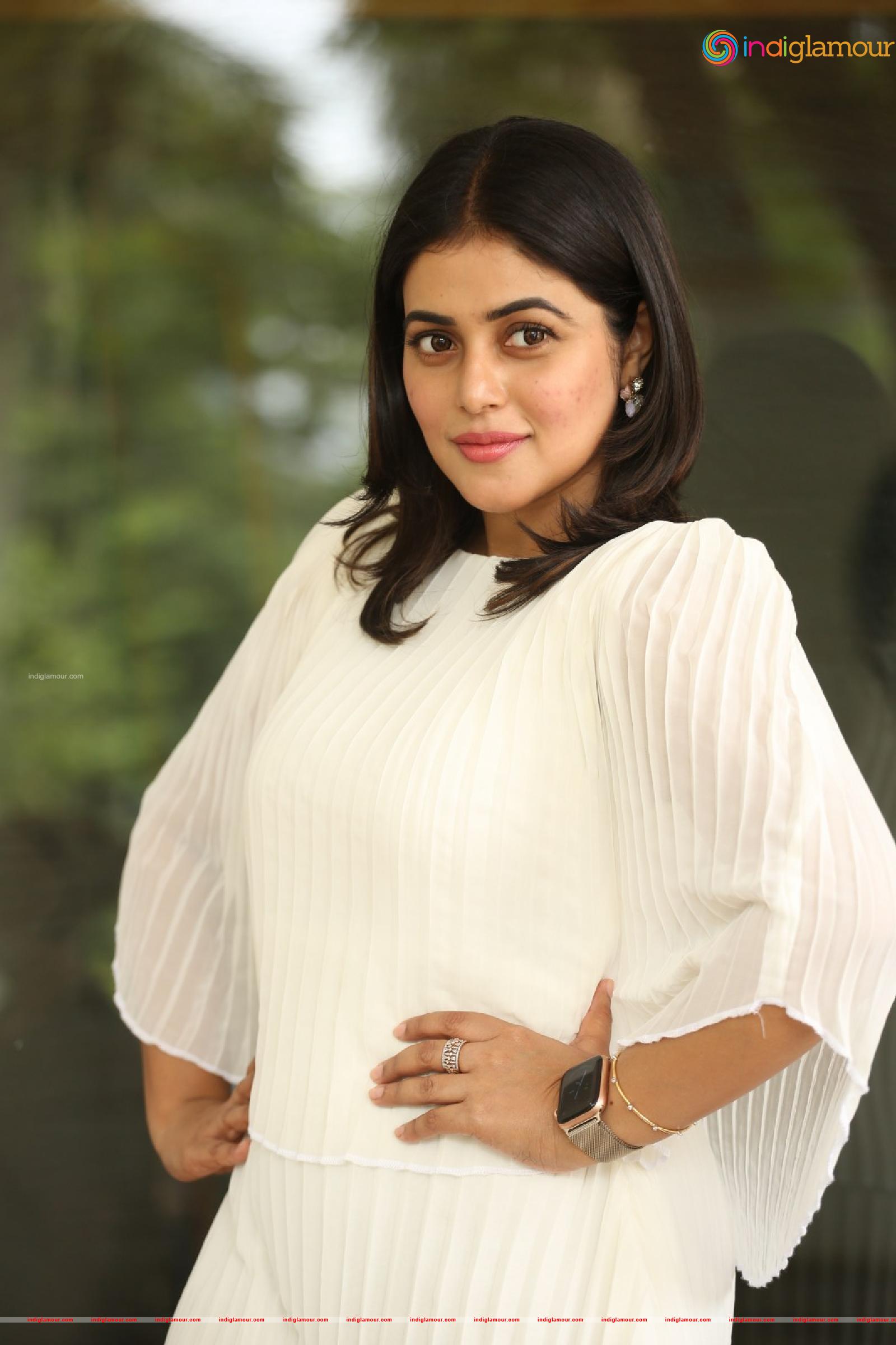Poorna Actress hd photo