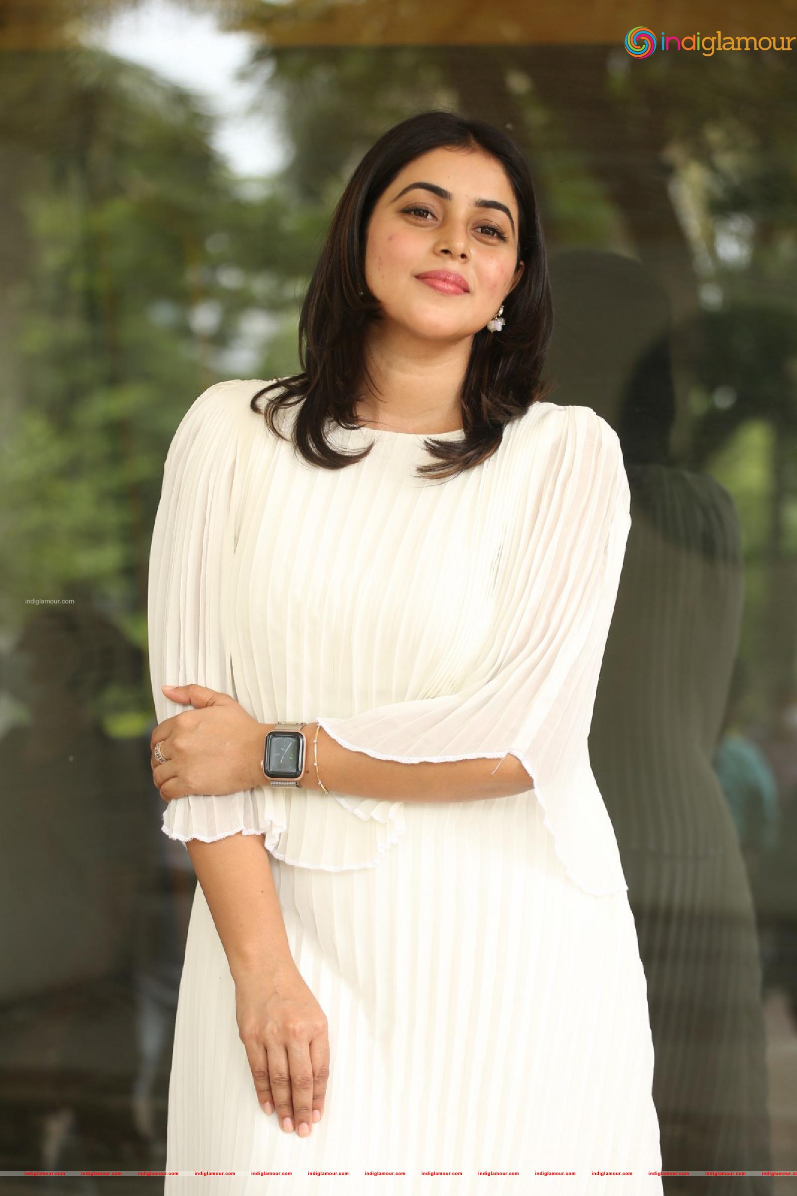 Poorna Actress hd photo