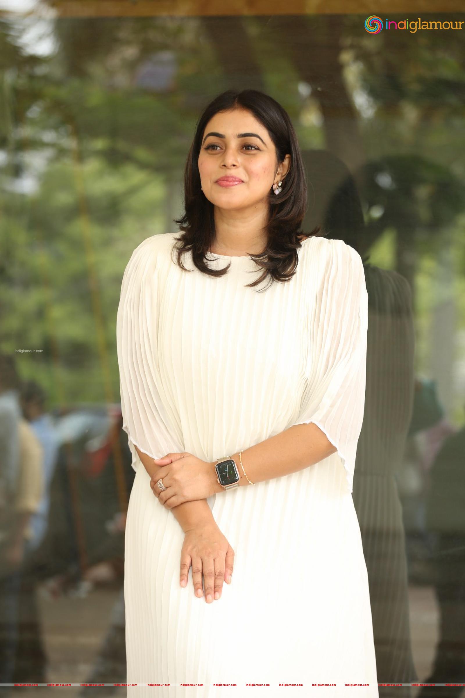 Poorna Actress hd photo