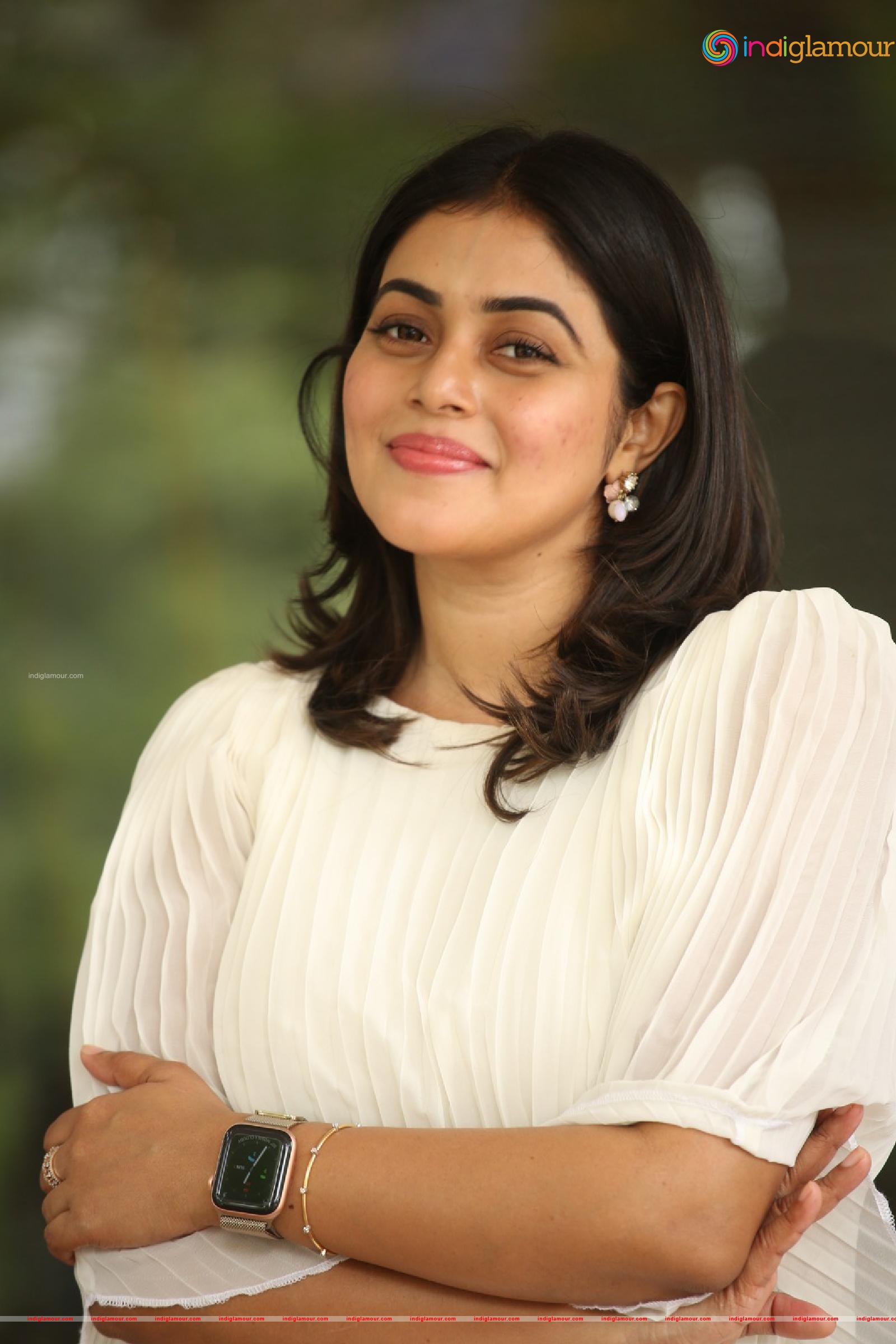 Poorna Actress hd photo