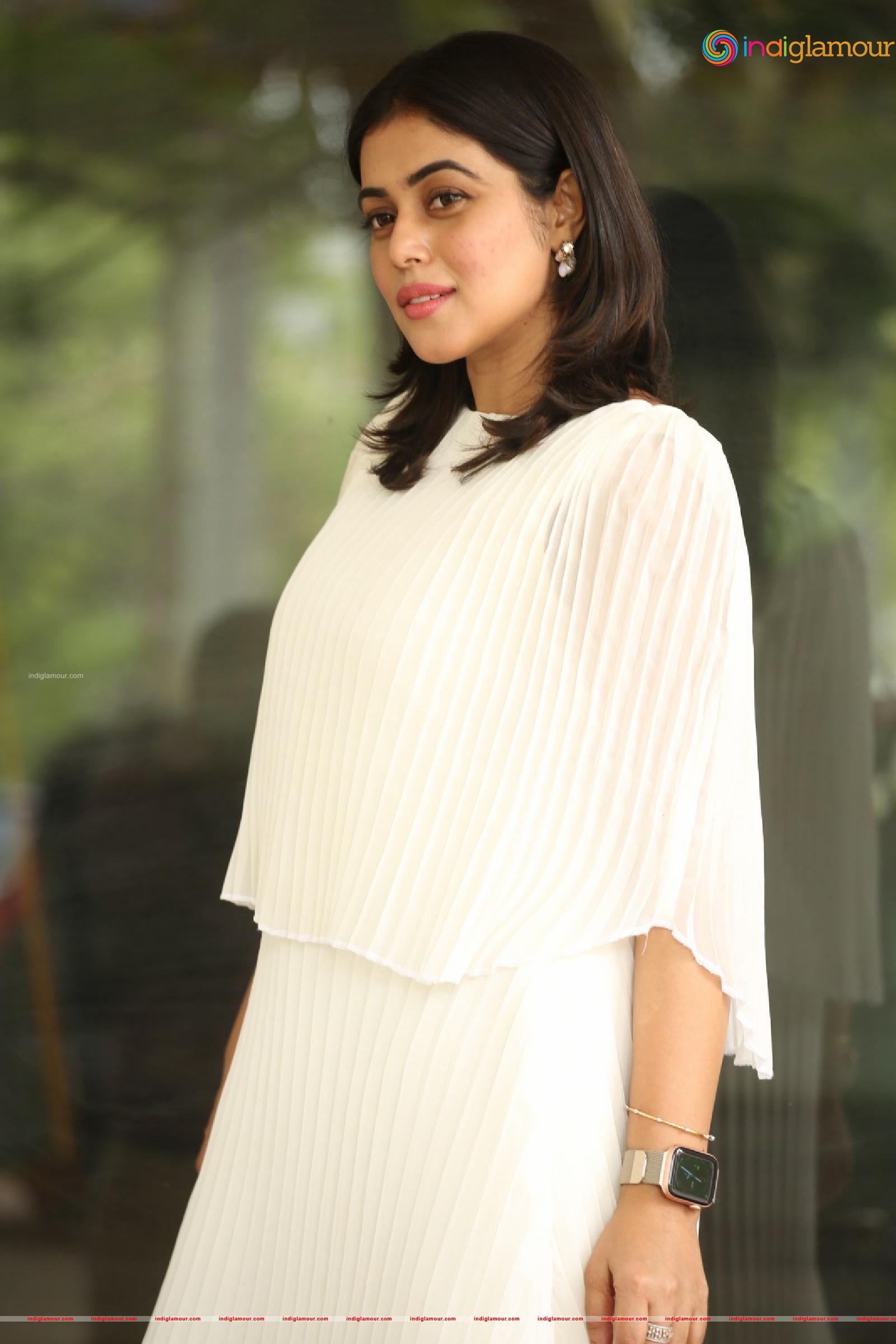 Poorna Actress hd photo