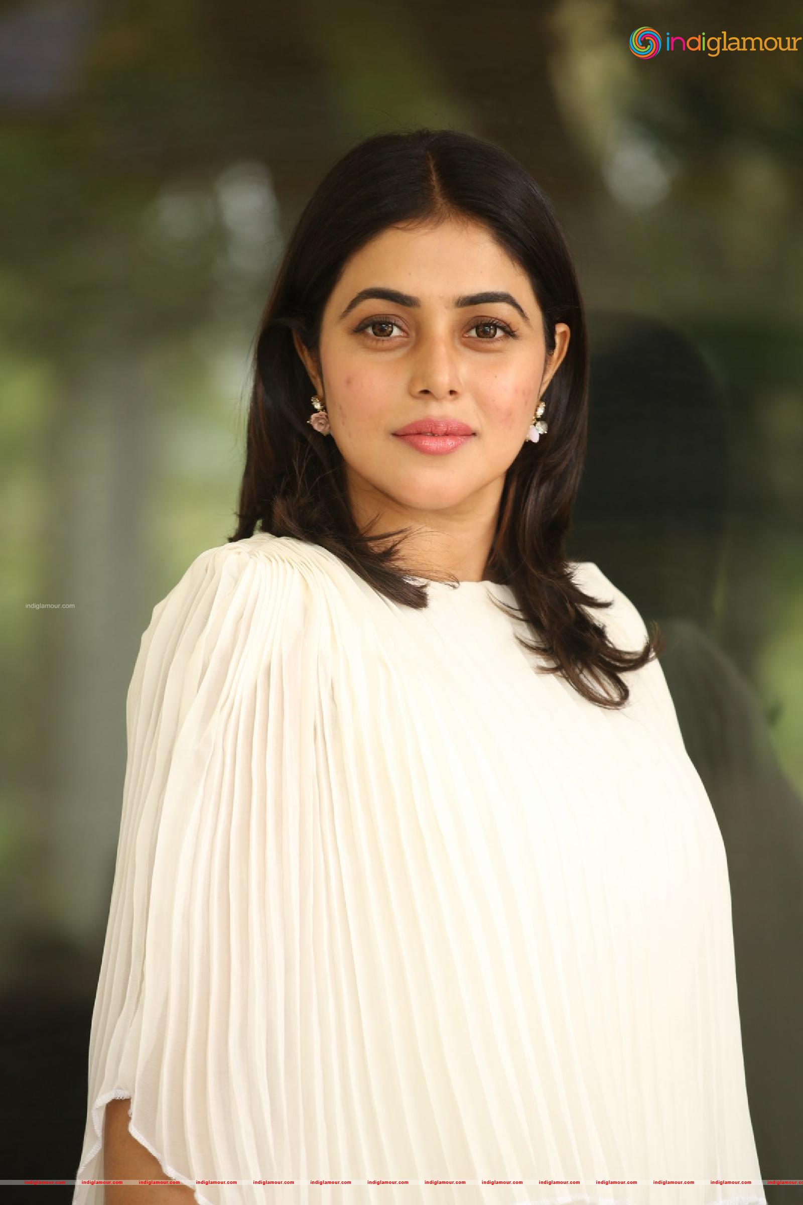 Poorna Actress hd photo