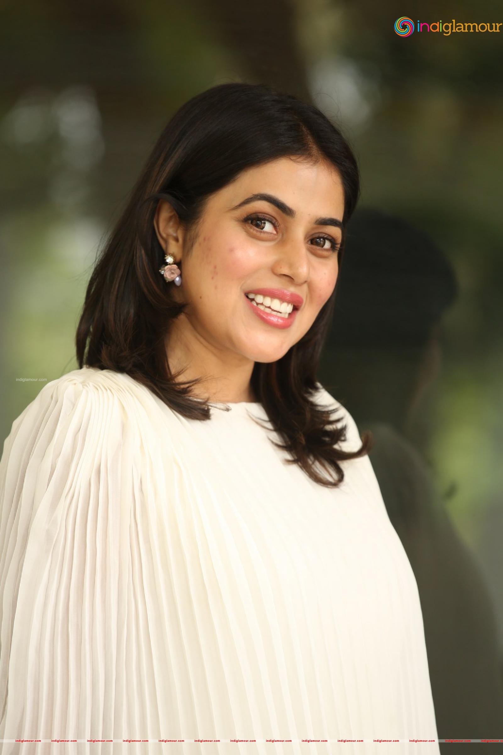 Poorna Actress hd photo
