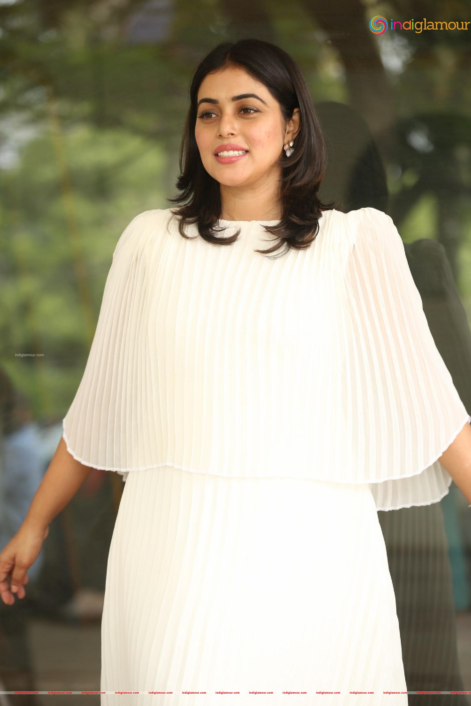 Poorna Actress hd photo