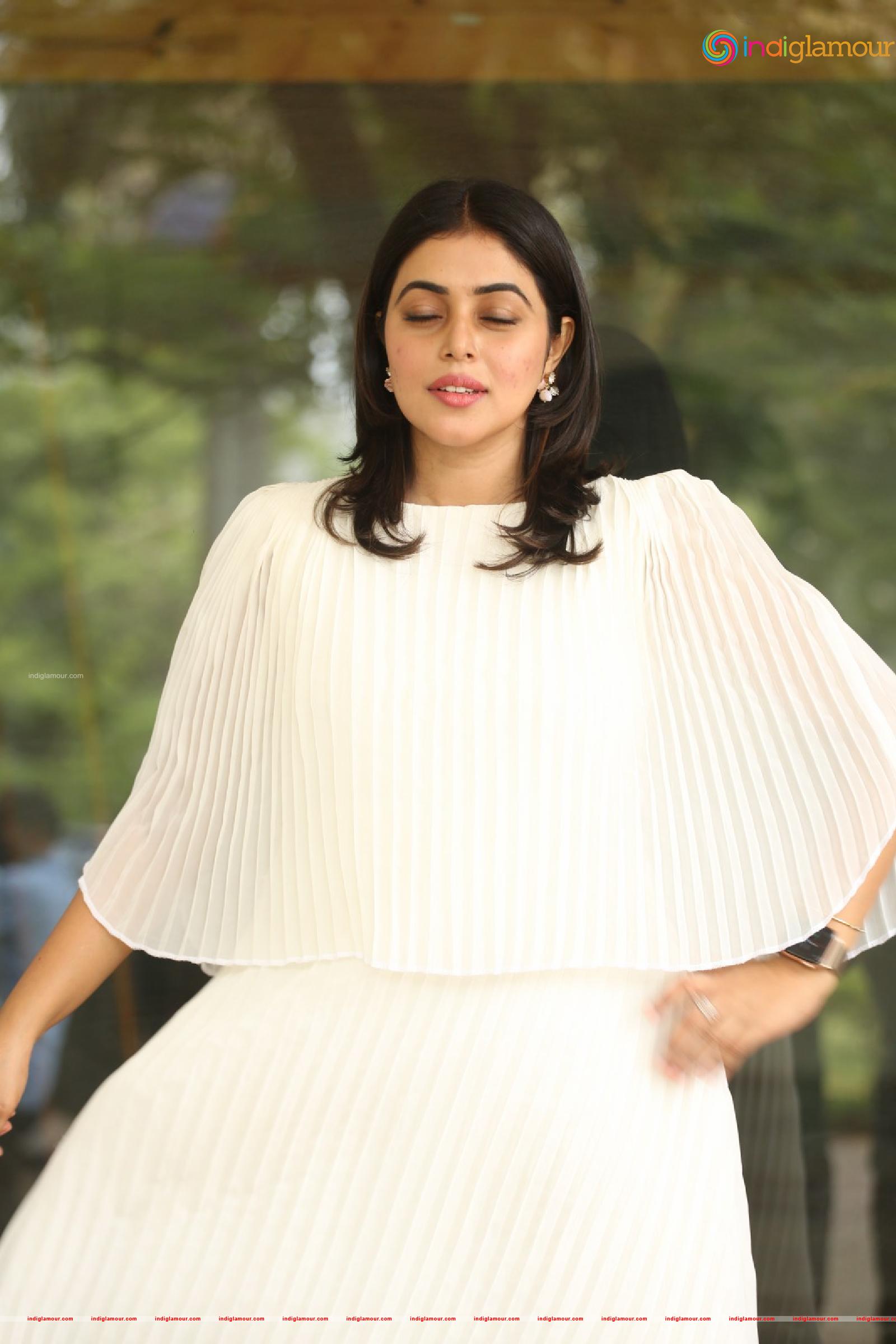 Poorna Actress hd photo