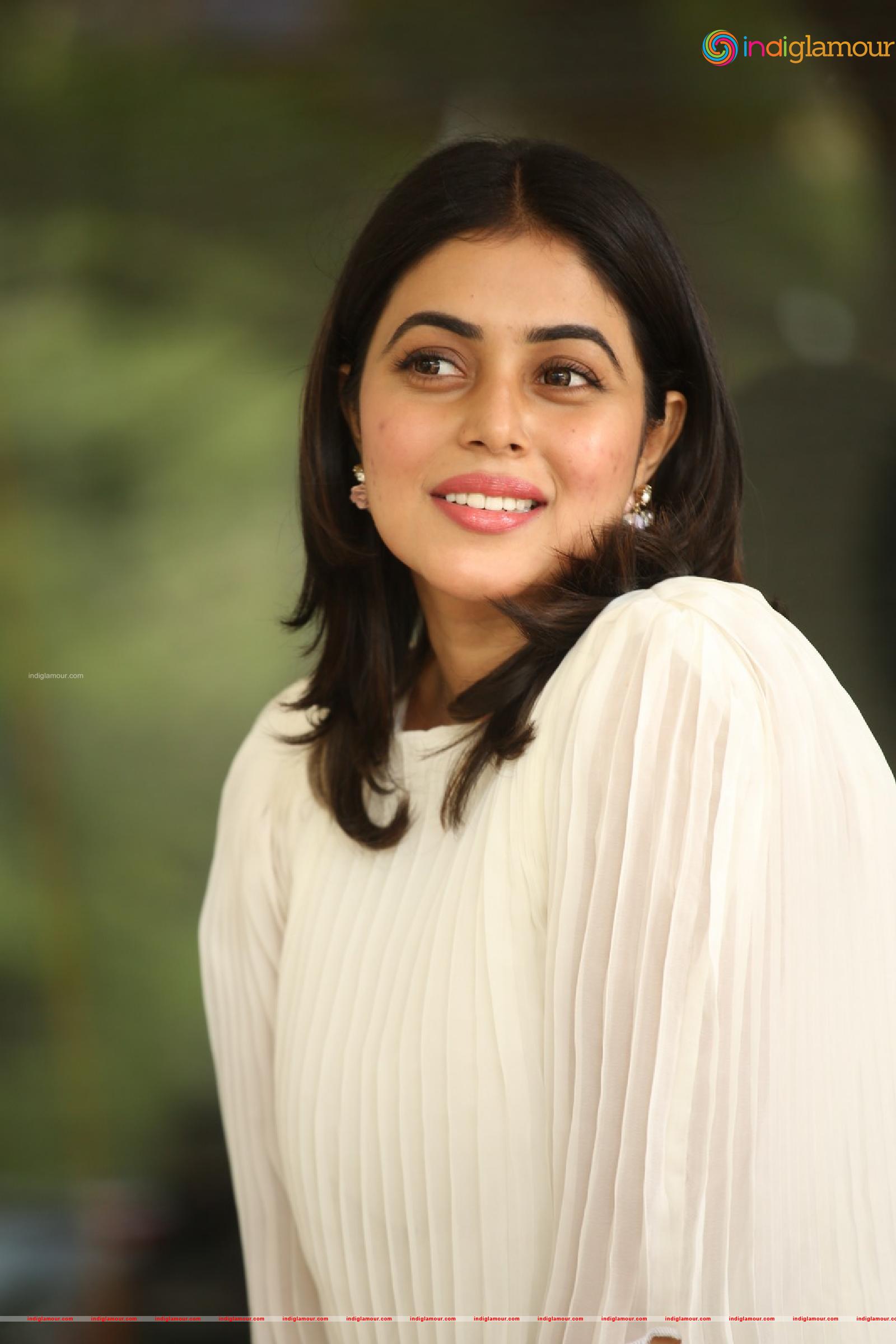 Poorna Actress hd photo
