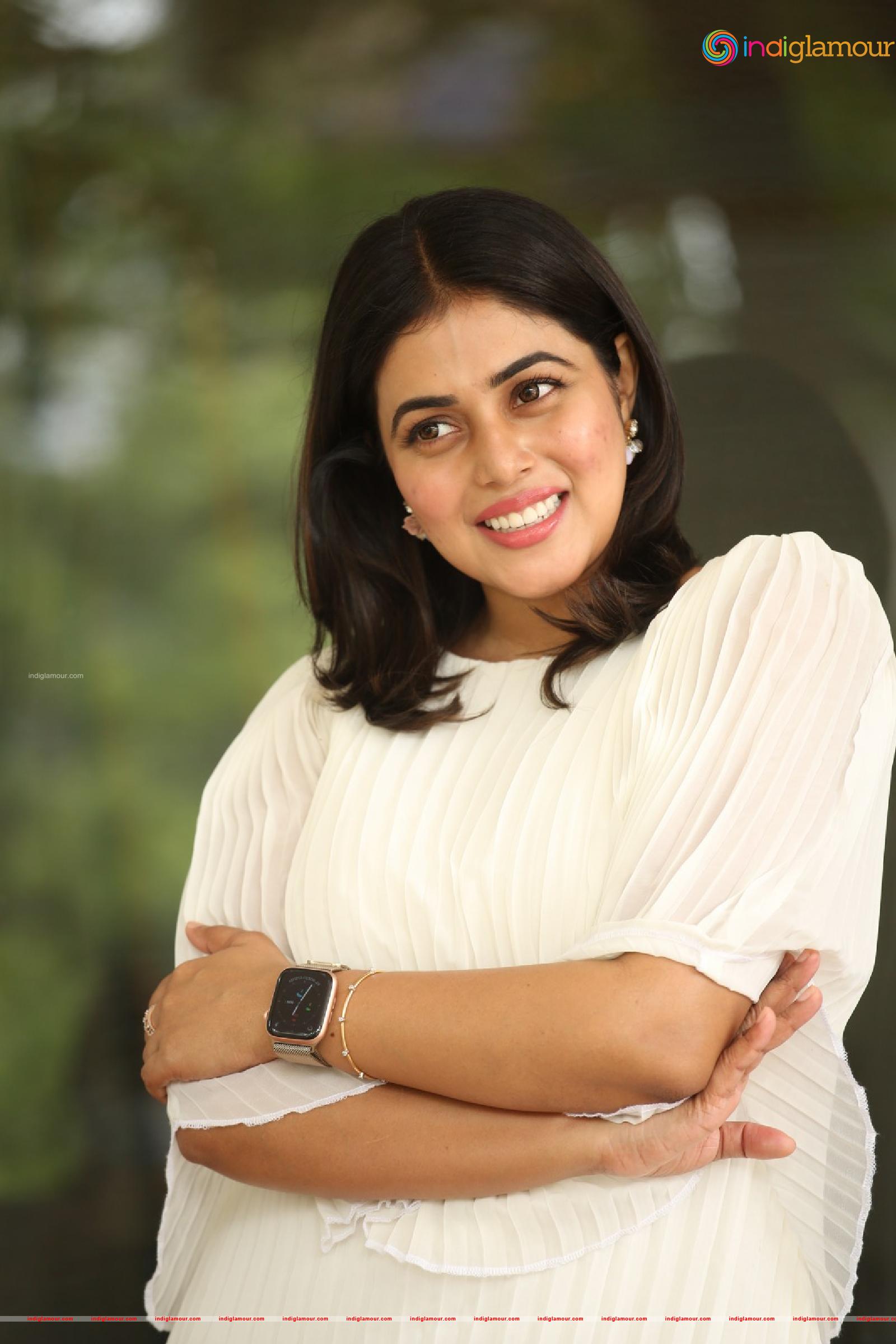 Poorna Actress hd photo