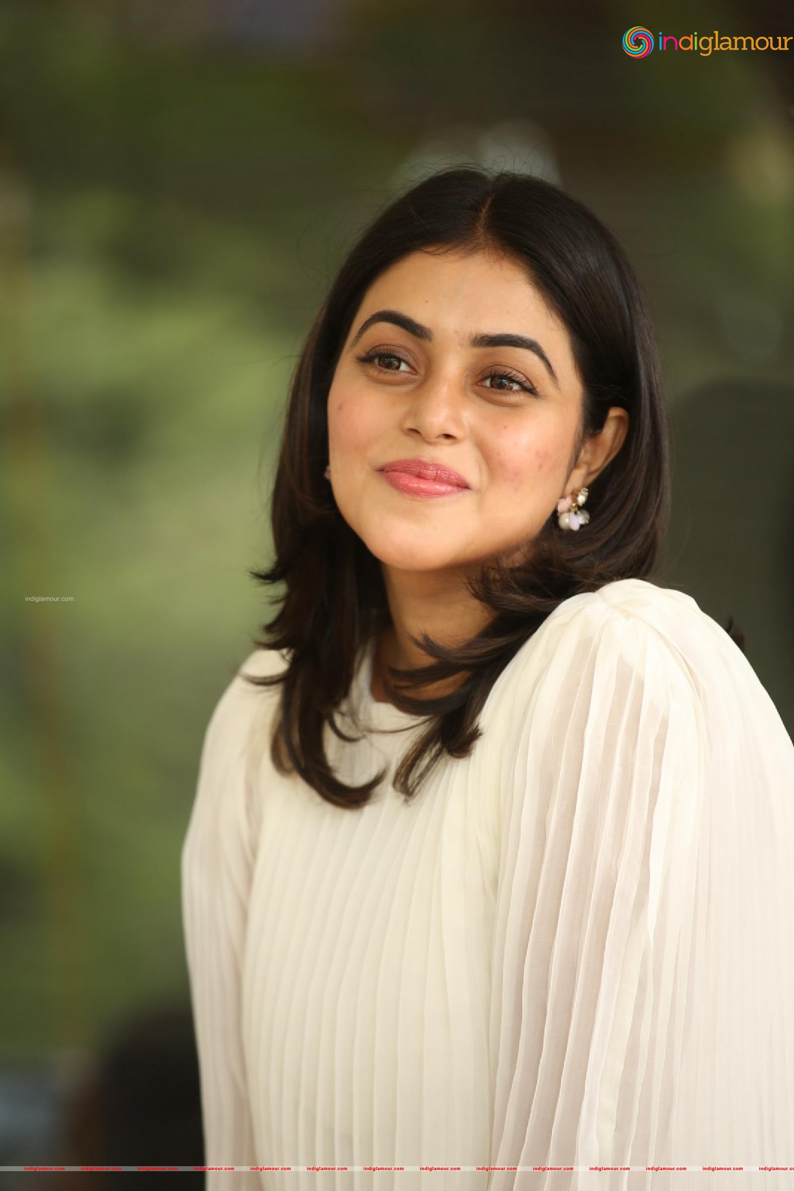 Poorna Actress hd photo