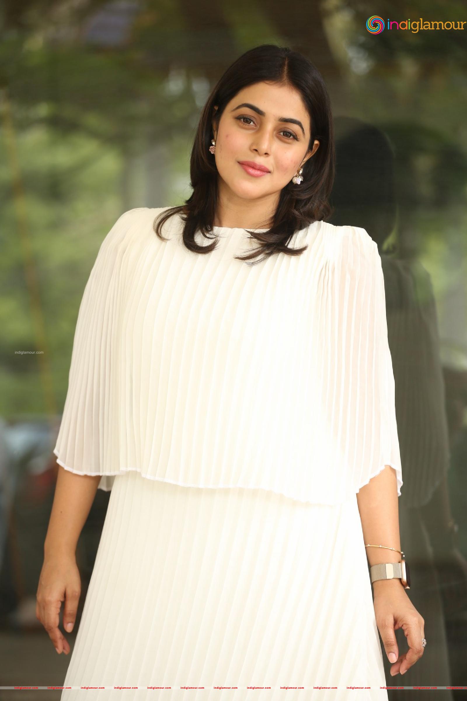 Poorna Actress hd photo