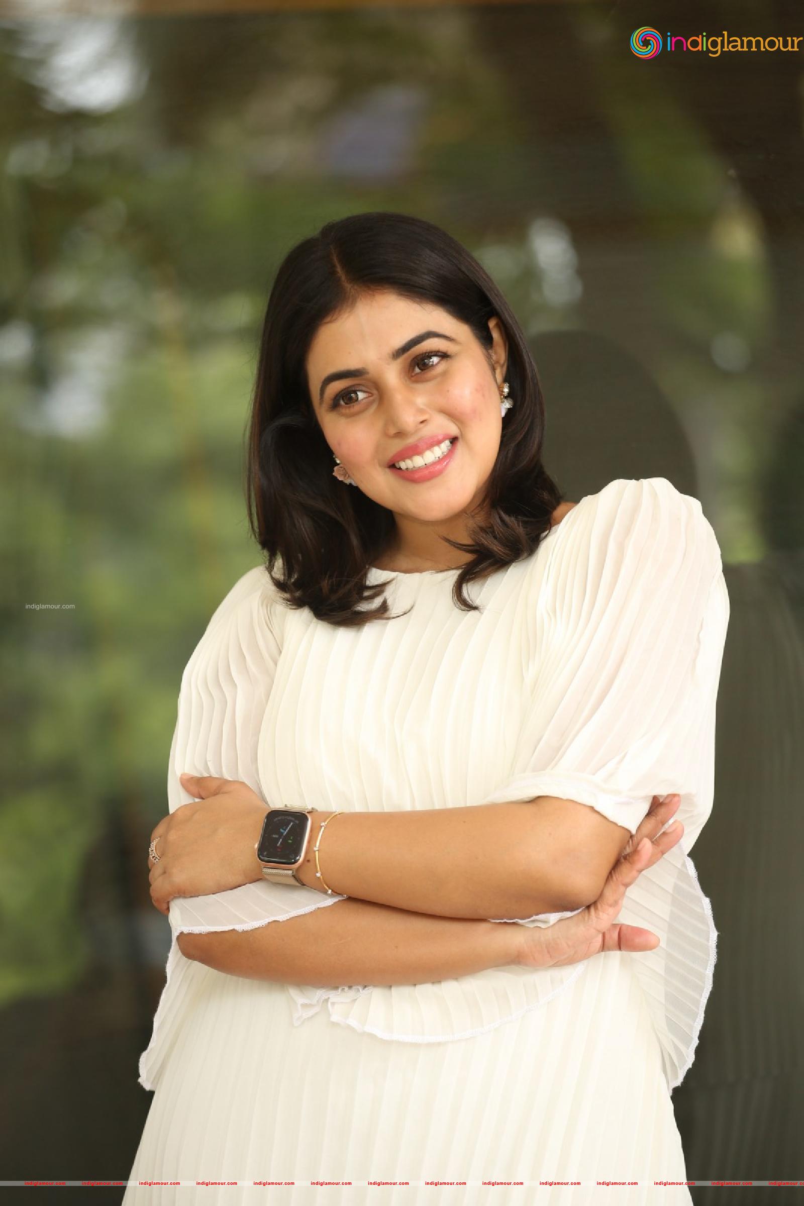 Poorna Actress hd photo