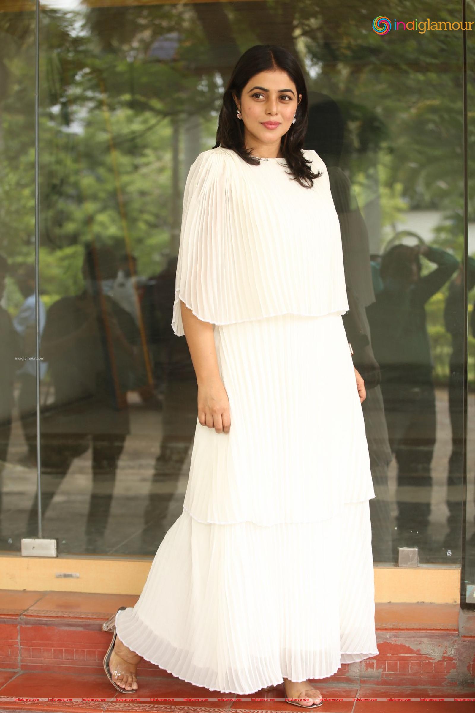 Poorna Actress hd photo