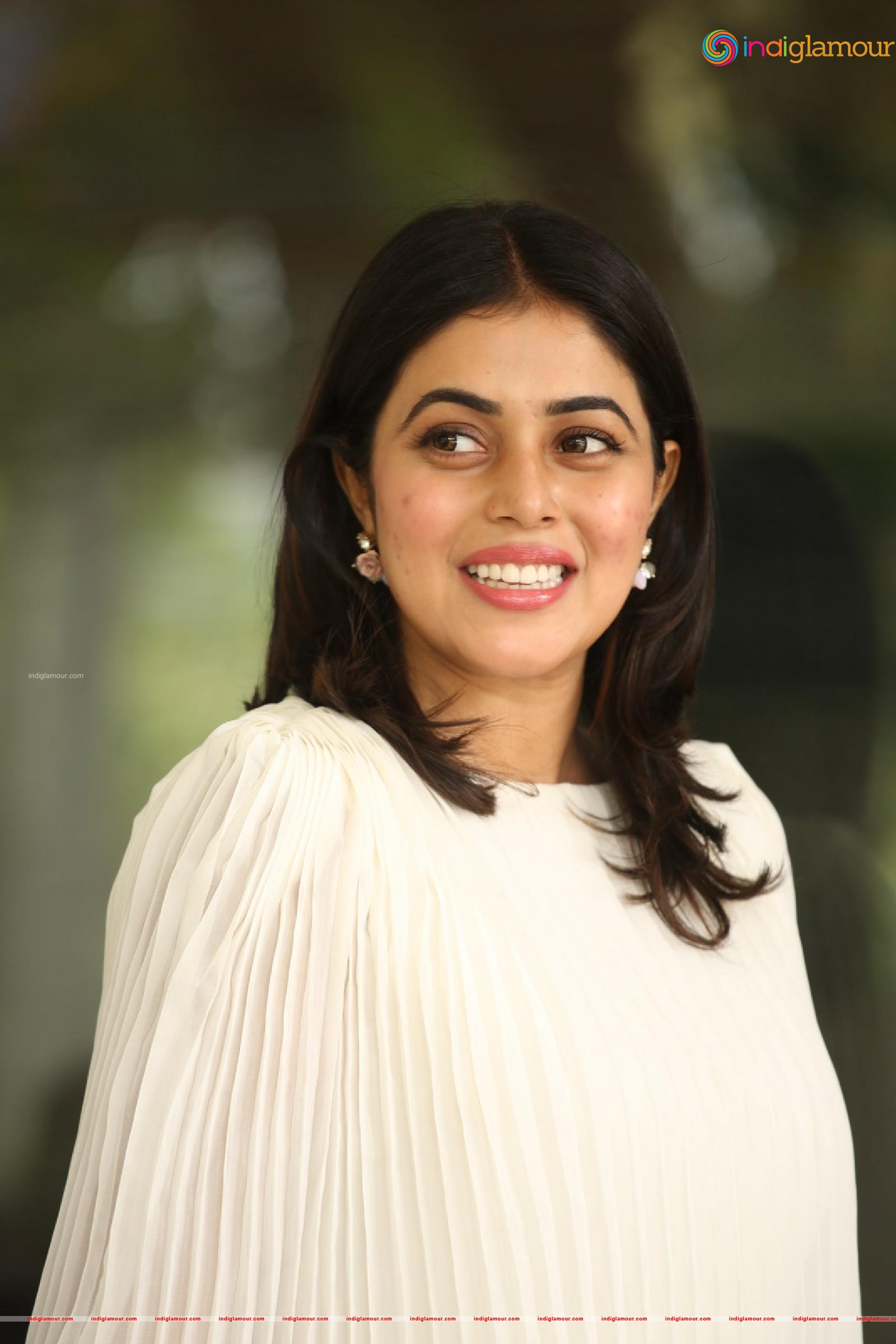 Poorna Actress hd photo