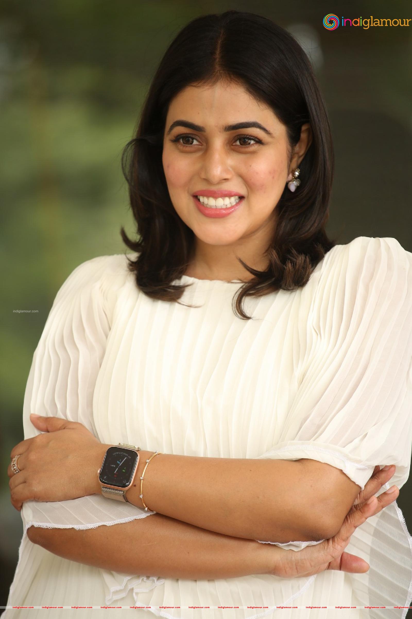 Poorna Actress hd photo