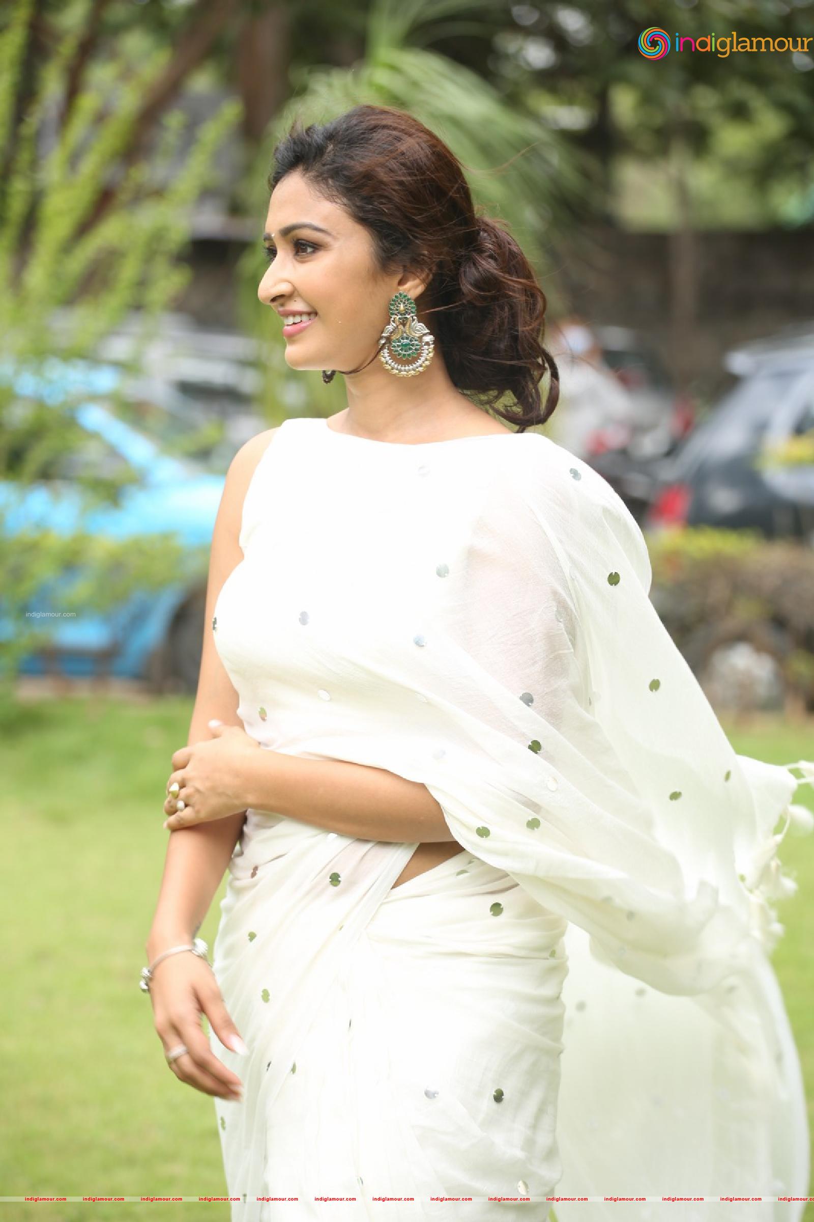 Farnaz Shetty Actress hd photo