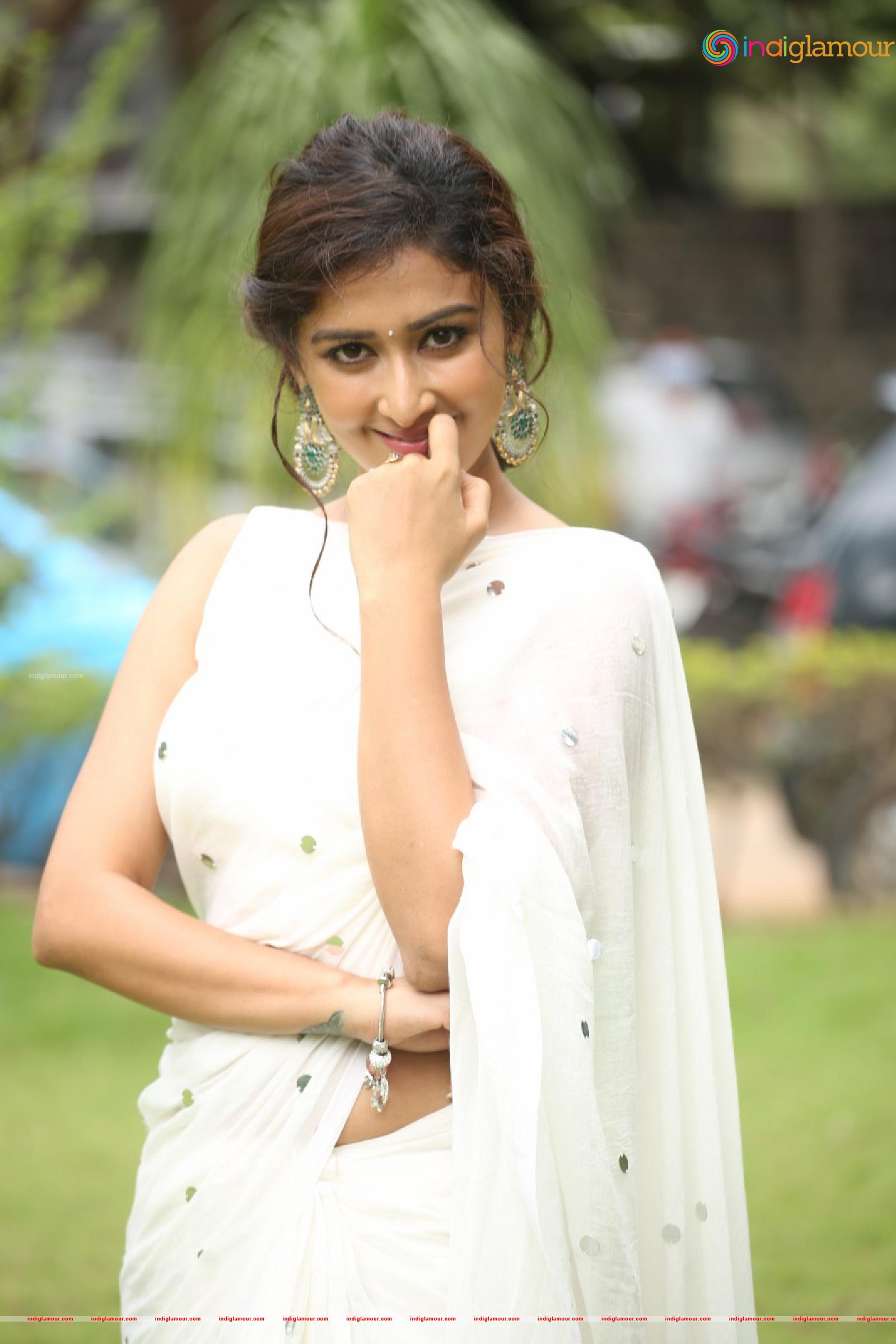 Farnaz Shetty Actress hd photo