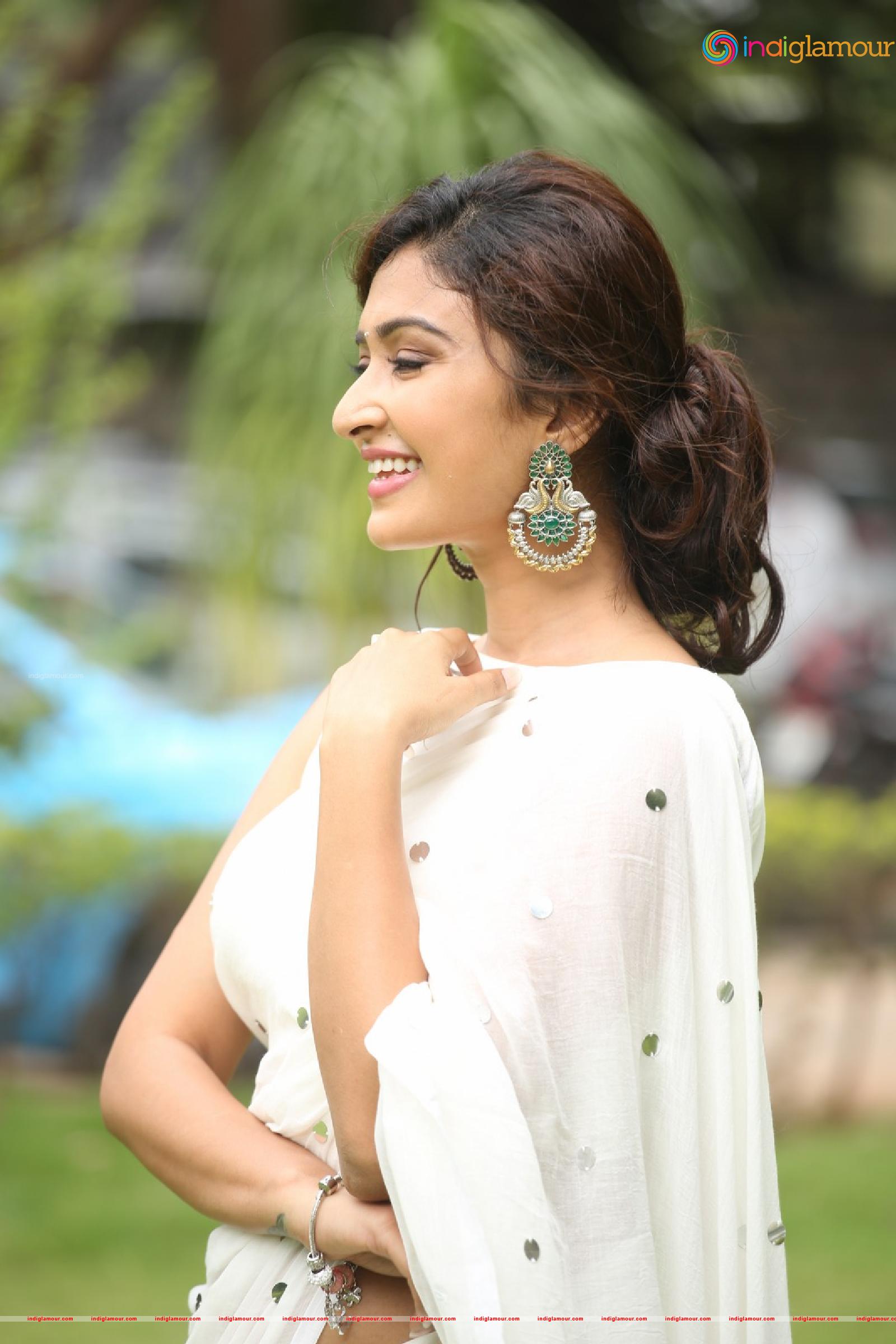 Farnaz Shetty Actress hd photo