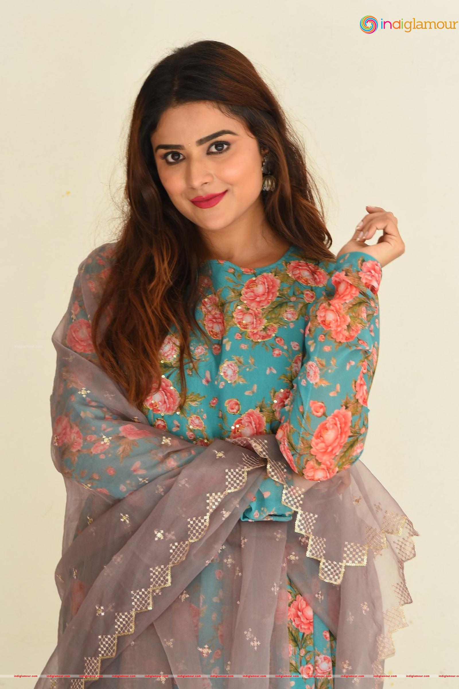 Priyanka Sharma Actress hd photo