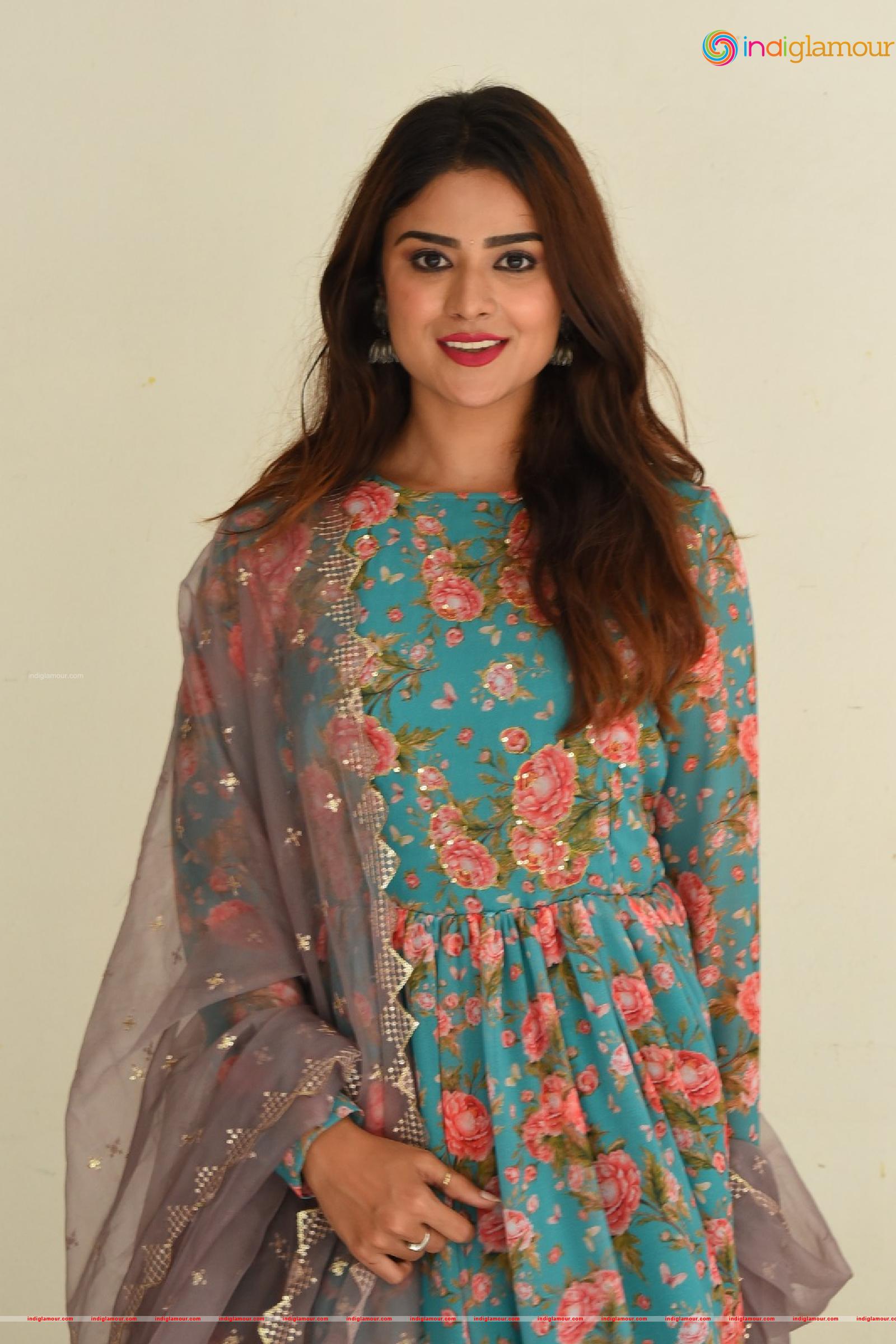 Priyanka Sharma Actress hd photo