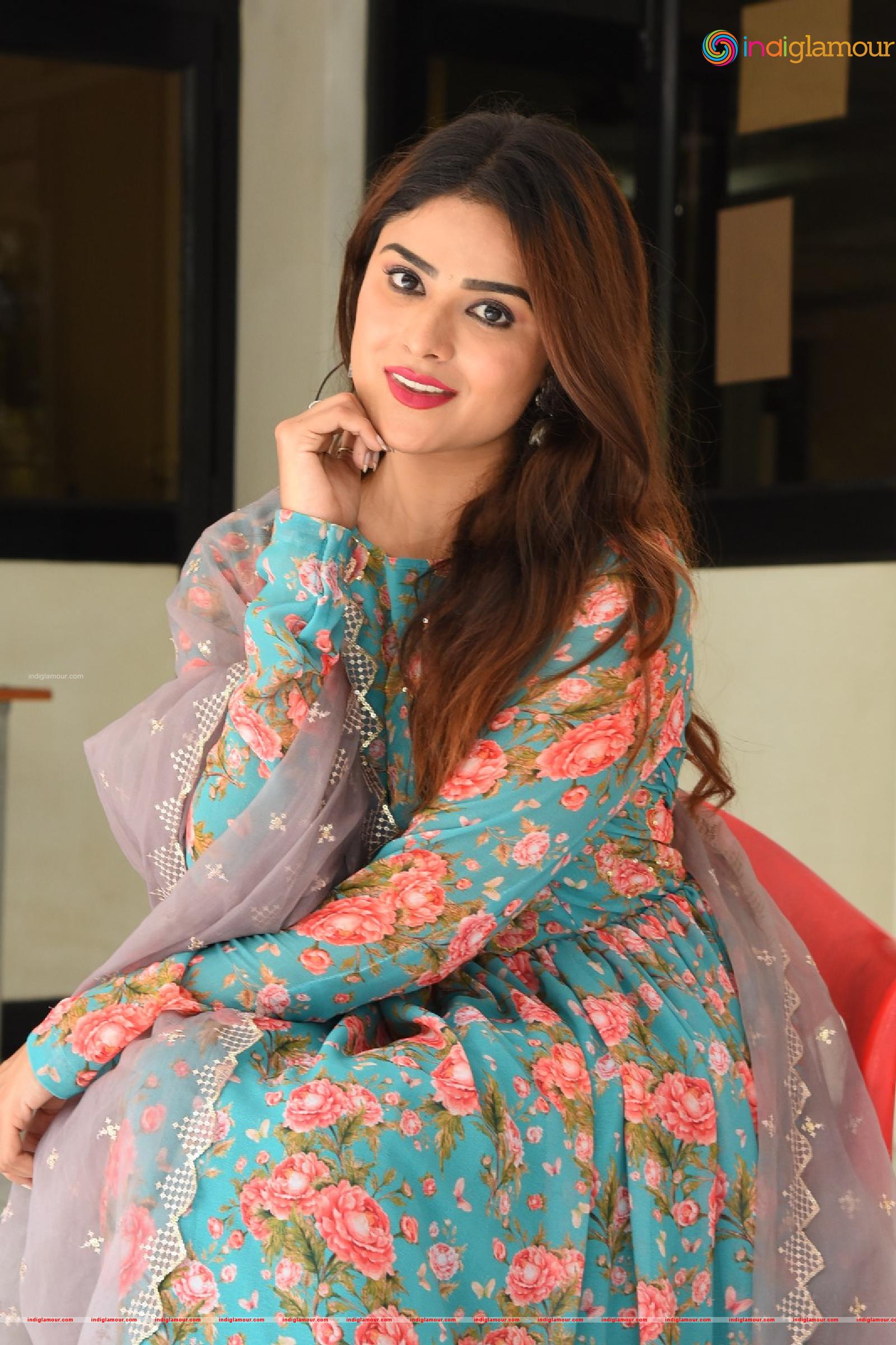 Priyanka Sharma Actress hd photo