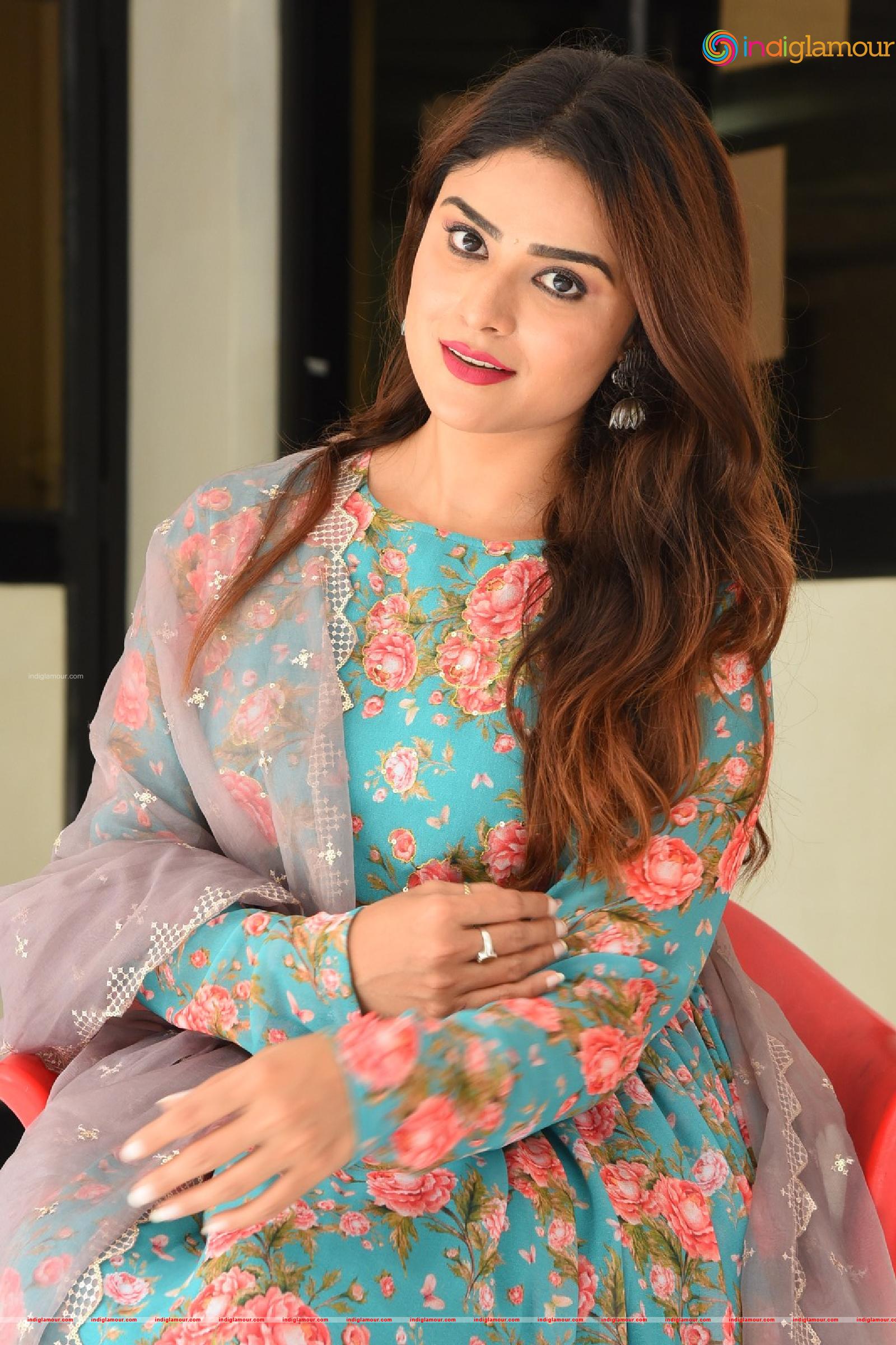 Priyanka Sharma Actress hd photo
