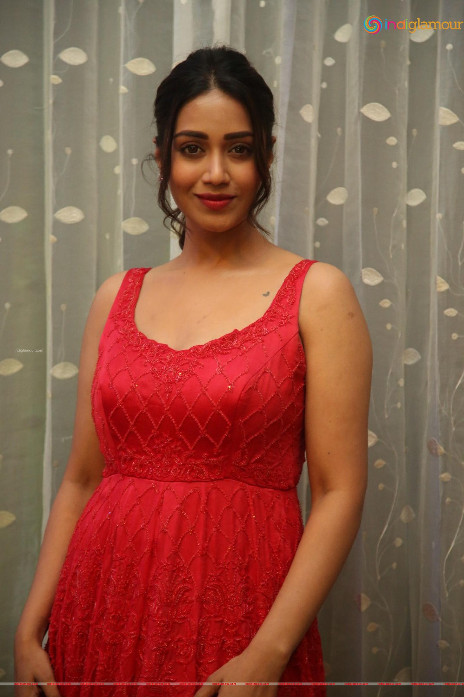 Nivetha Pethuraj Actress hd photo