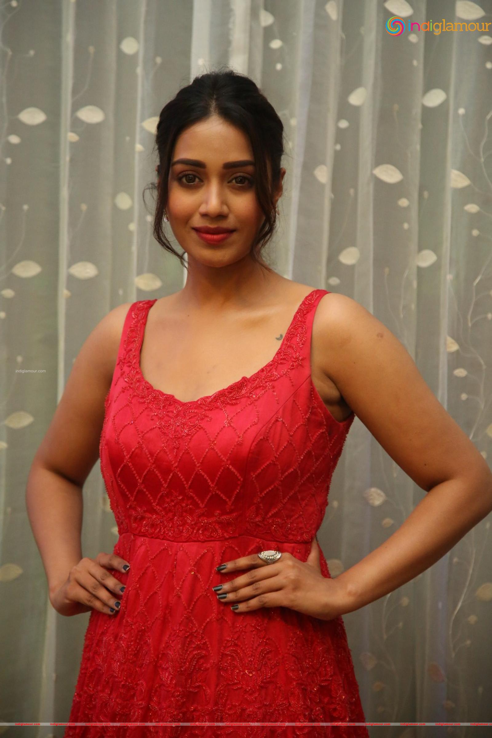 Nivetha Pethuraj Actress hd photo