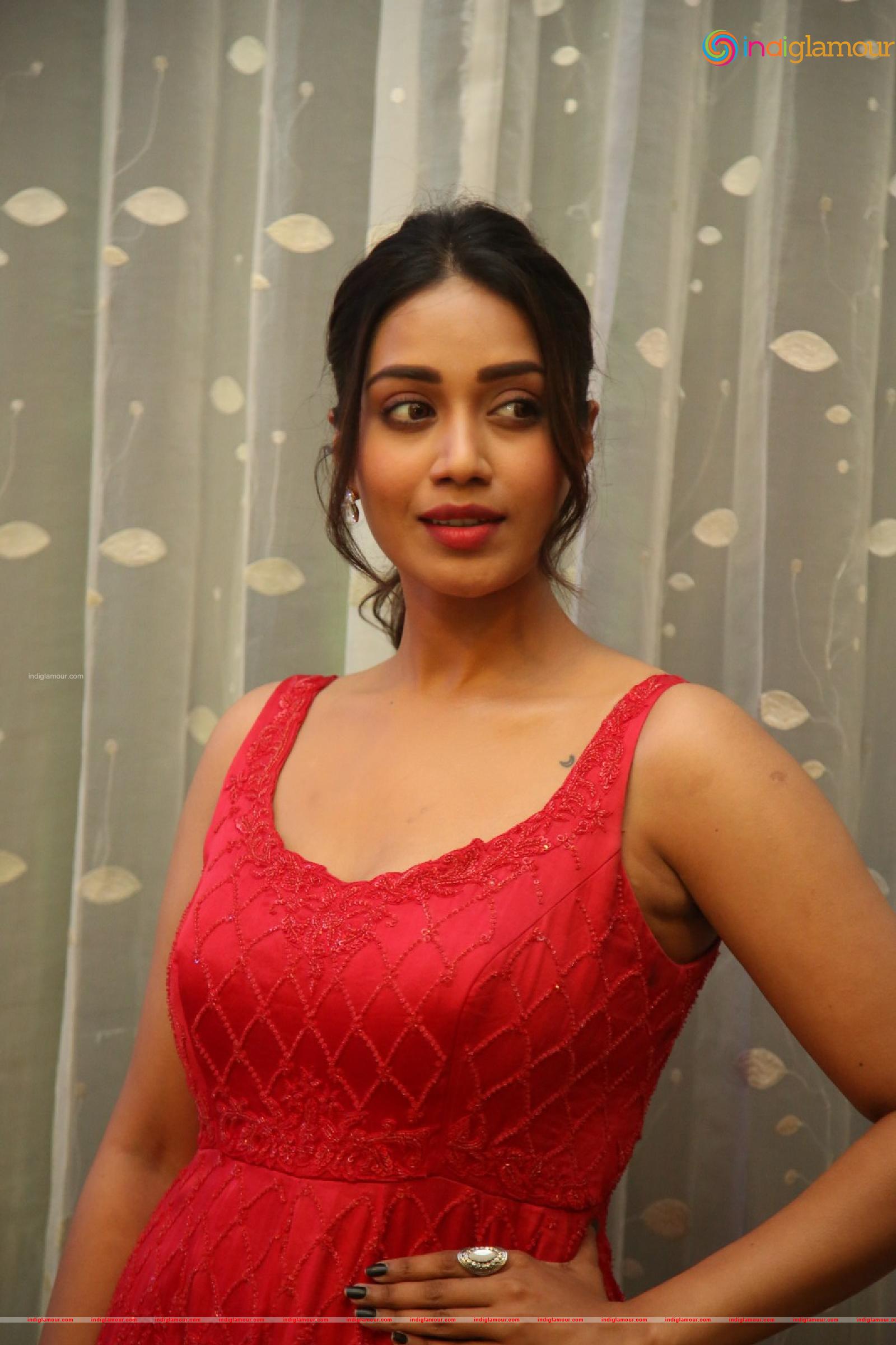 Nivetha Pethuraj Actress hd photo