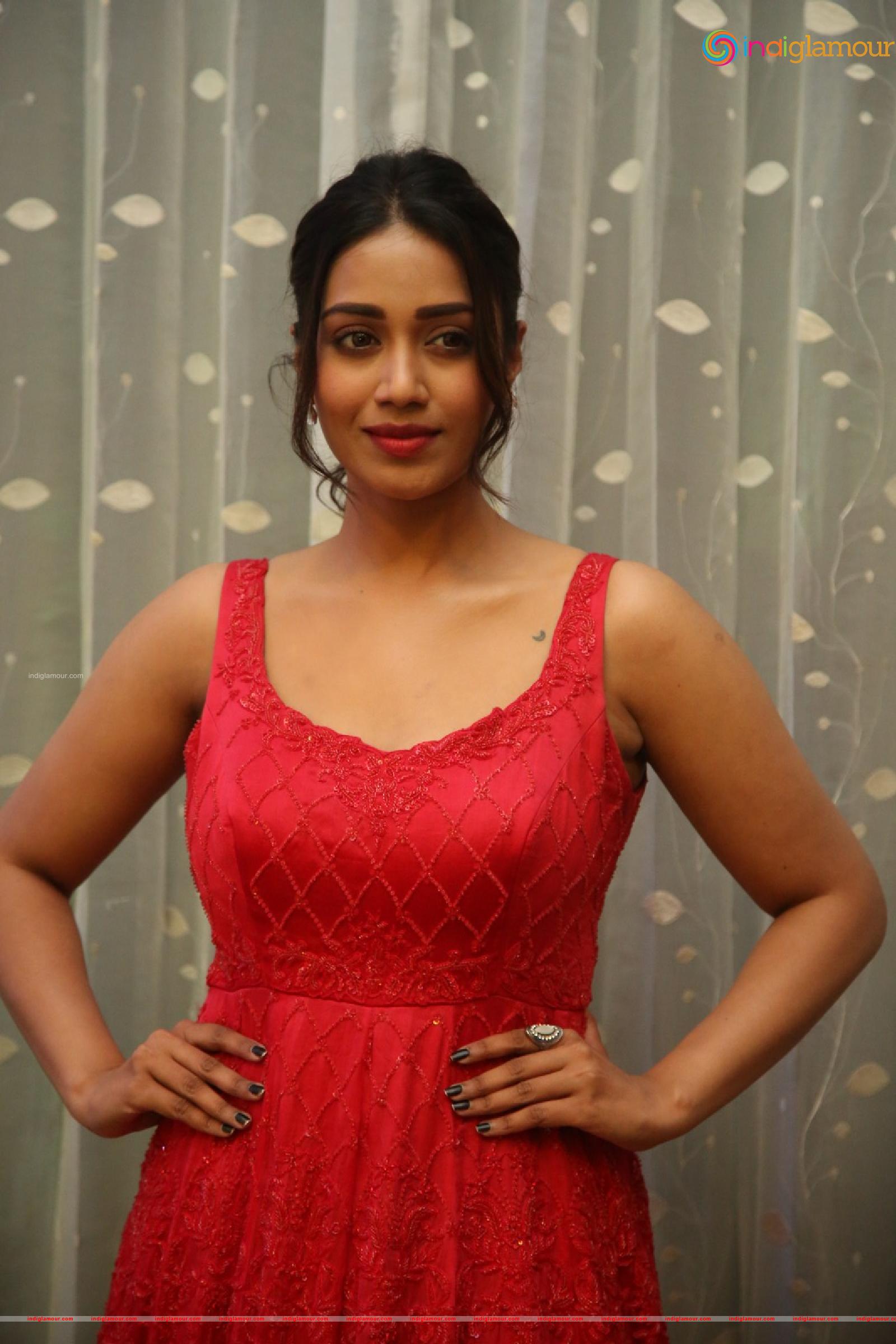 Nivetha Pethuraj Actress hd photo