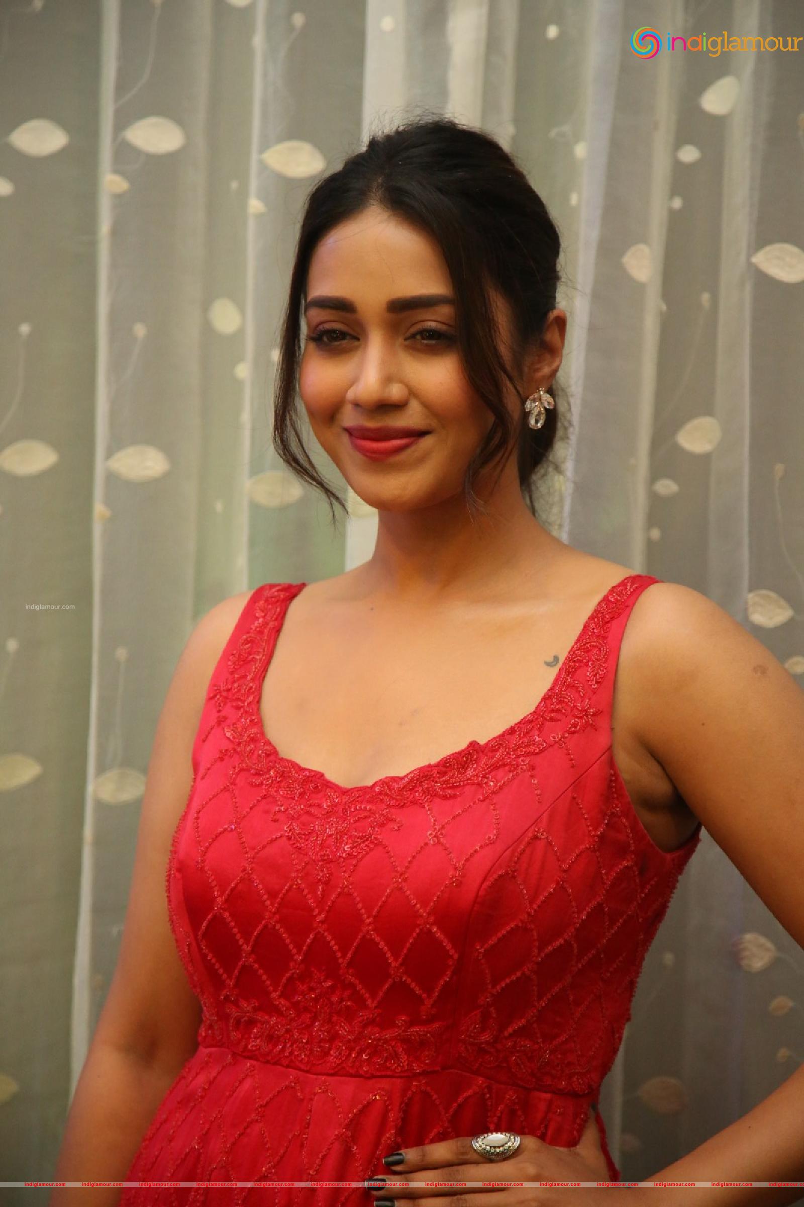 Nivetha Pethuraj Actress hd photo