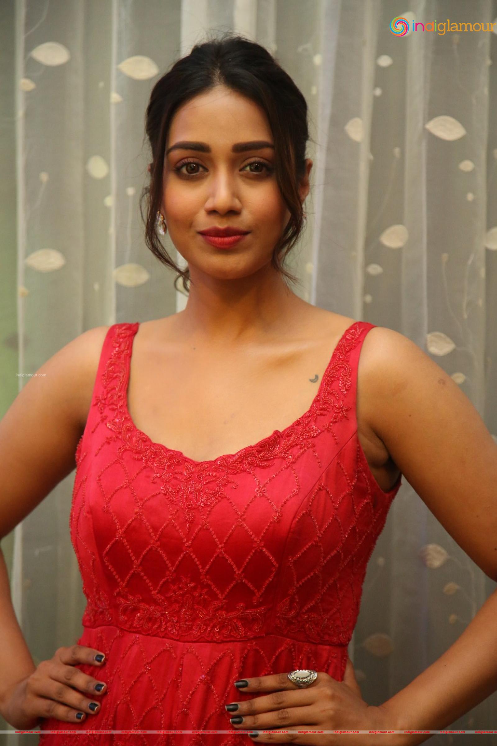 Nivetha Pethuraj Actress hd photo