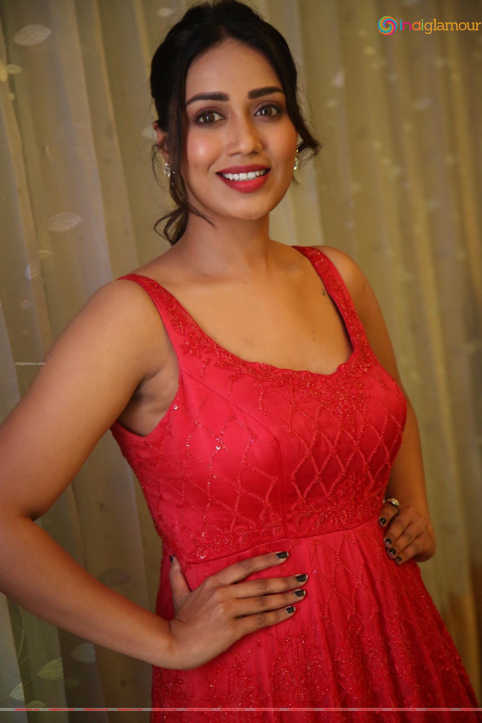 Nivetha Pethuraj Actress hd photo