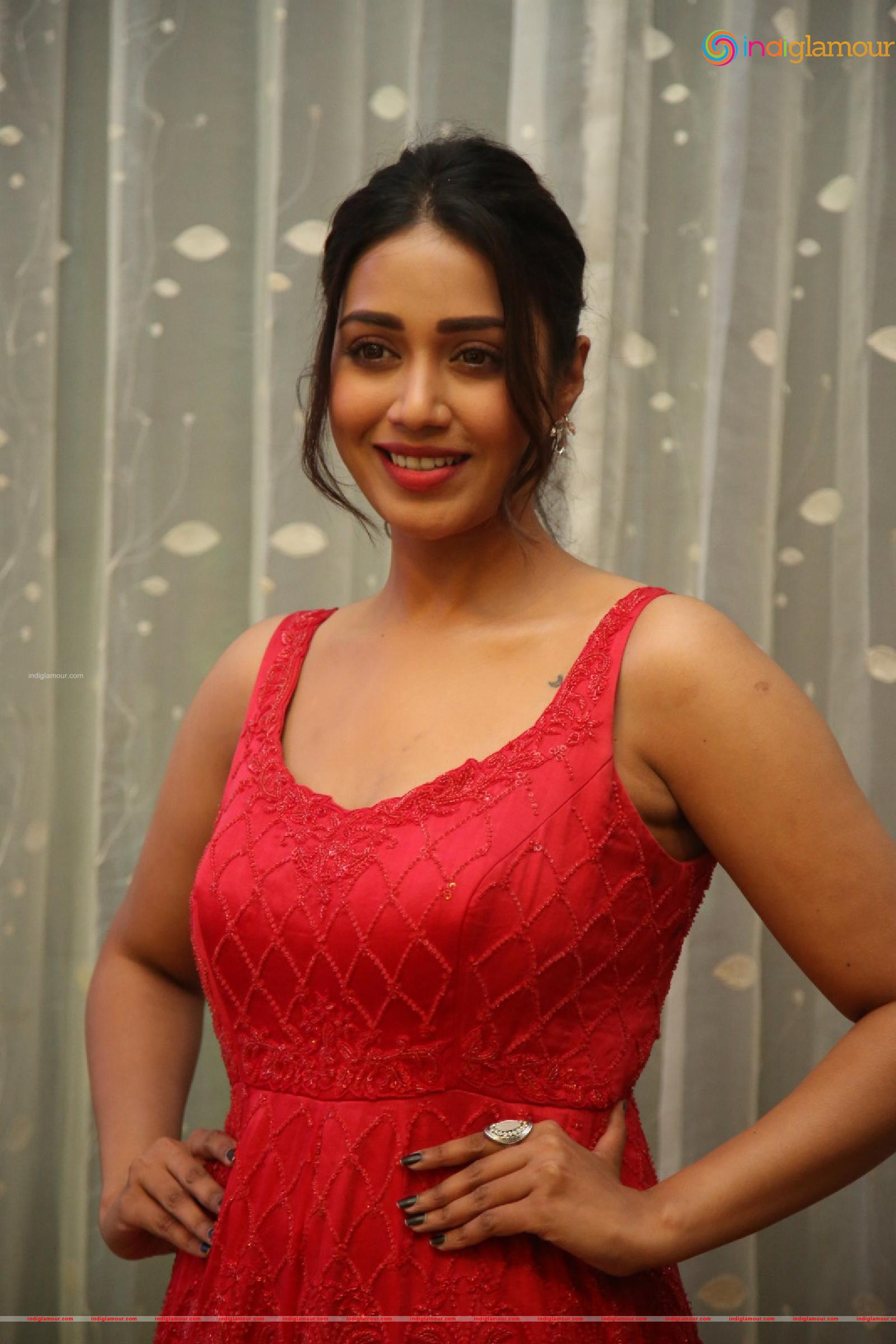 Nivetha Pethuraj Actress hd photo