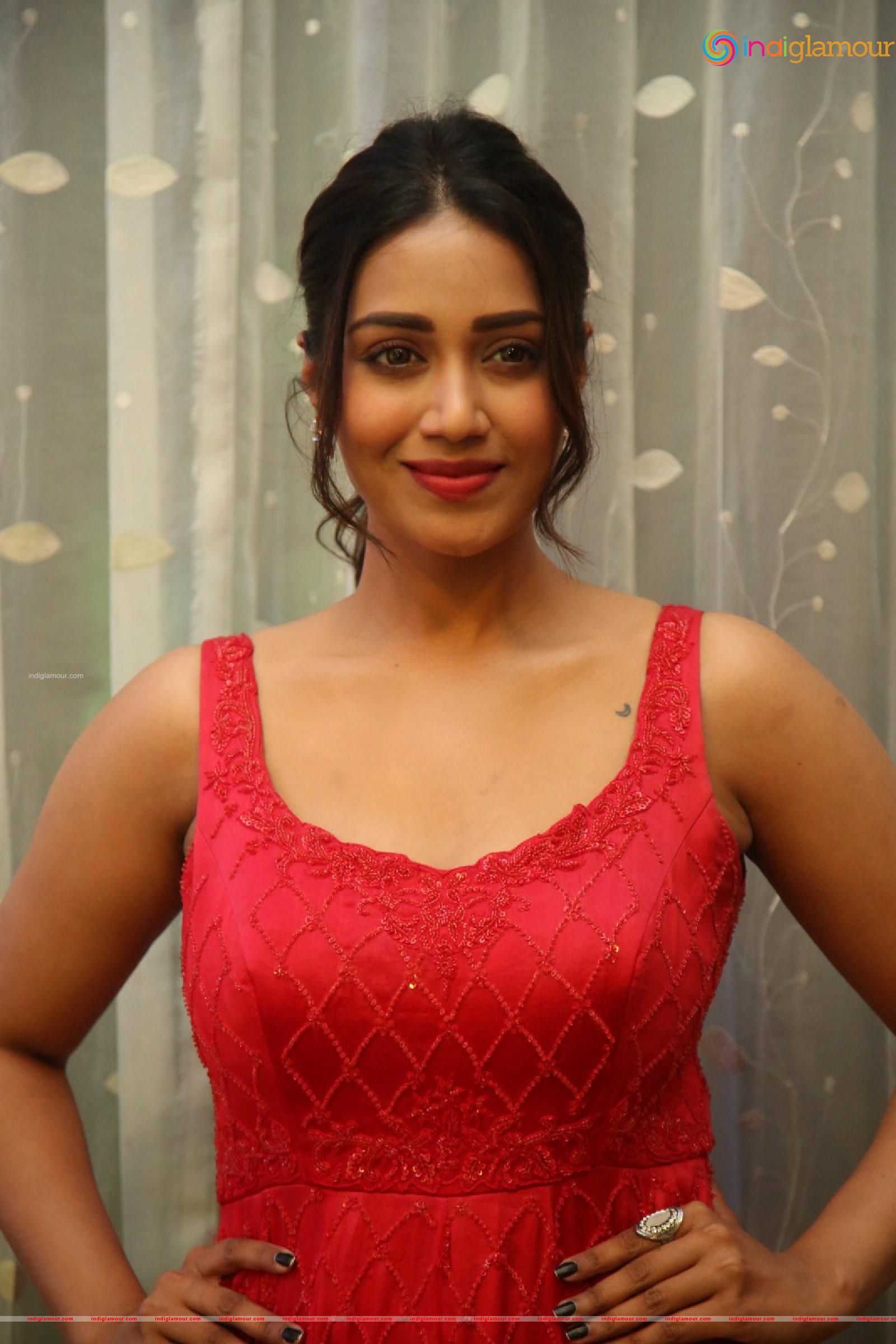 Nivetha Pethuraj Actress hd photo