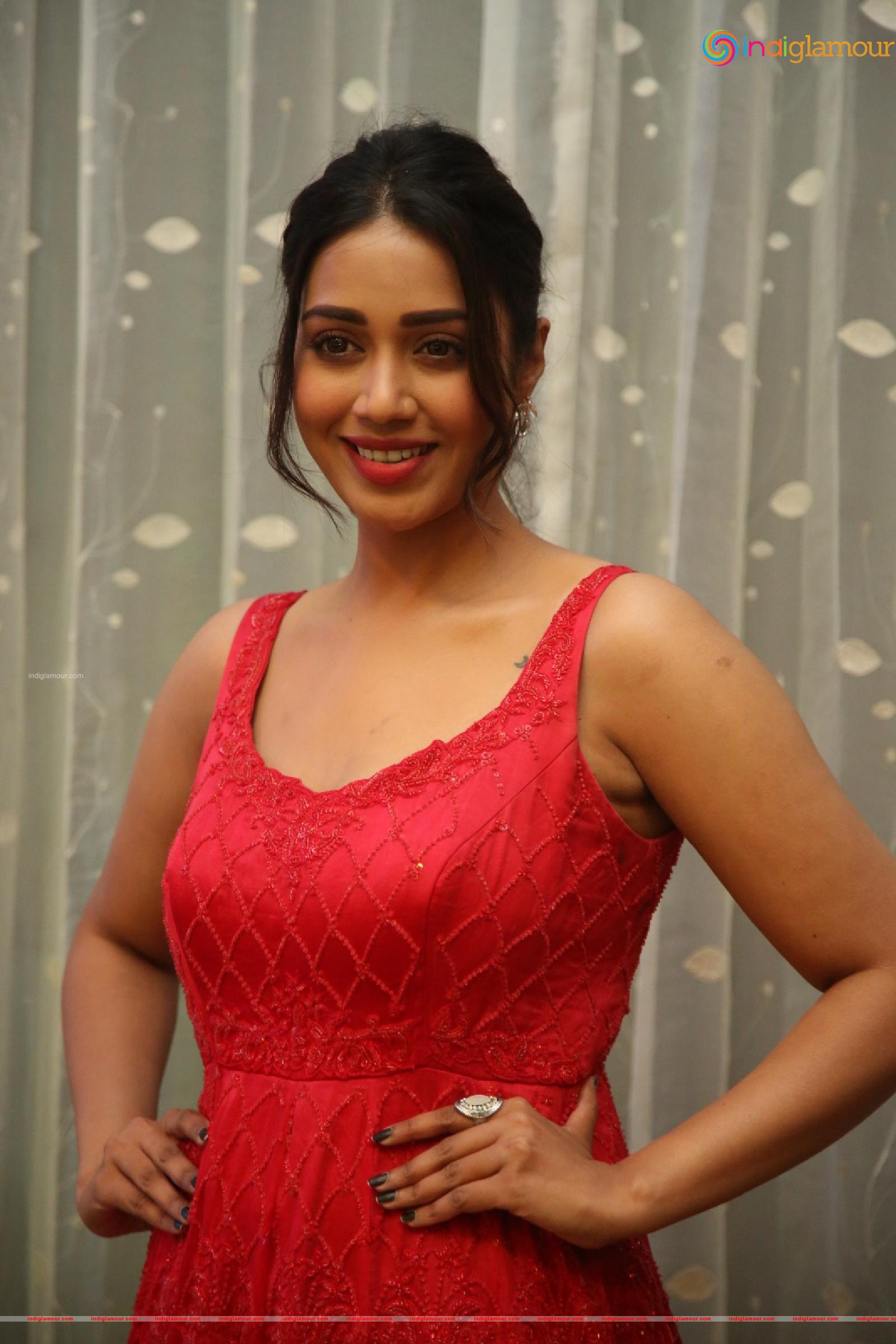 Nivetha Pethuraj Actress hd photo